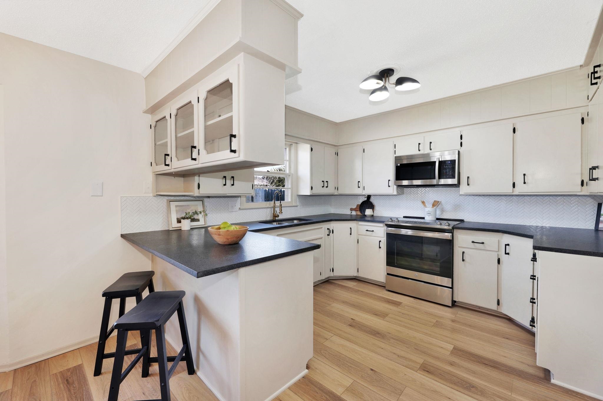 Wichita, Kansas 67207, United States, 3 Bedrooms Bedrooms, ,2 BathroomsBathrooms,Residential,Pending,65700