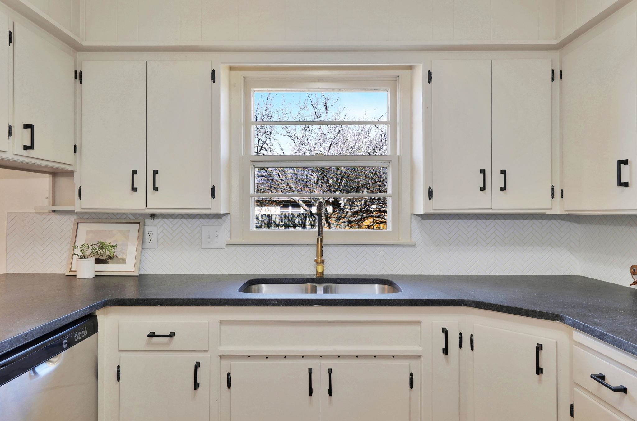 Wichita, Kansas 67207, United States, 3 Bedrooms Bedrooms, ,2 BathroomsBathrooms,Residential,Pending,65700