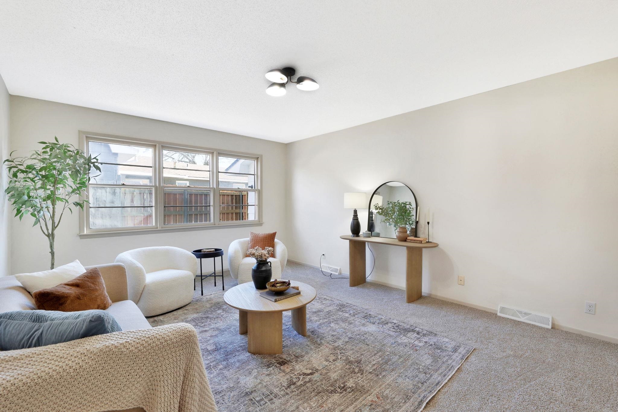 Wichita, Kansas 67207, United States, 3 Bedrooms Bedrooms, ,2 BathroomsBathrooms,Residential,Pending,65700