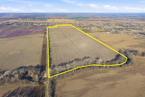 Vacant Land For Sale - 0000 N Hoover Rd<br/> Valley Center, KS 67147
