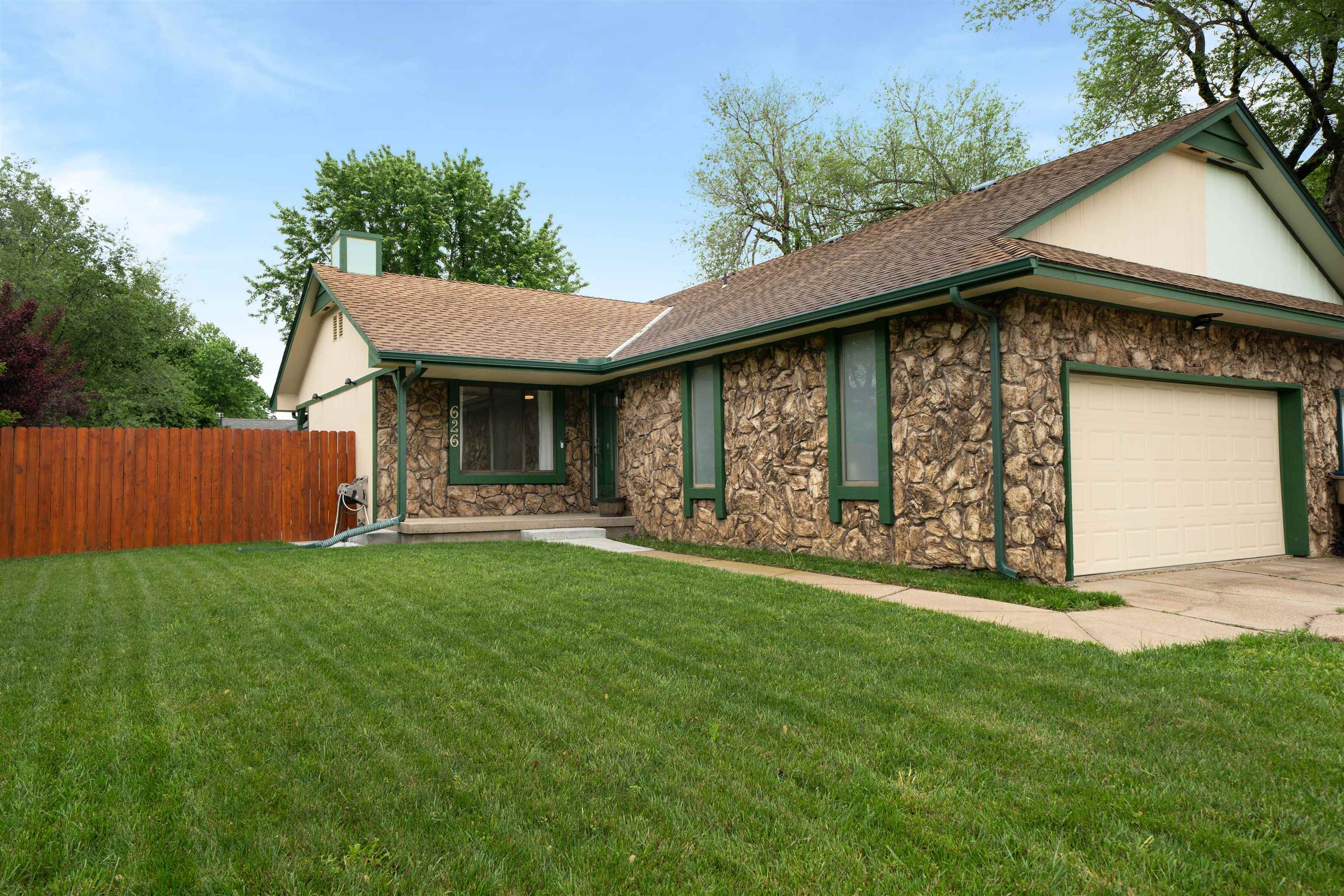 626 N Oak Forest Ln, Derby, Kansas image 2