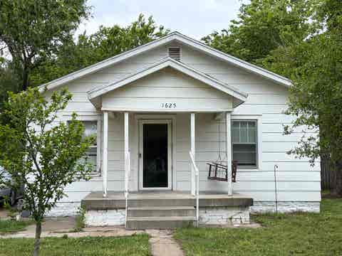 Homes For Sale - 1625 S Millwood Ave<br/> Sedgwick County, Wichita, KS 67213