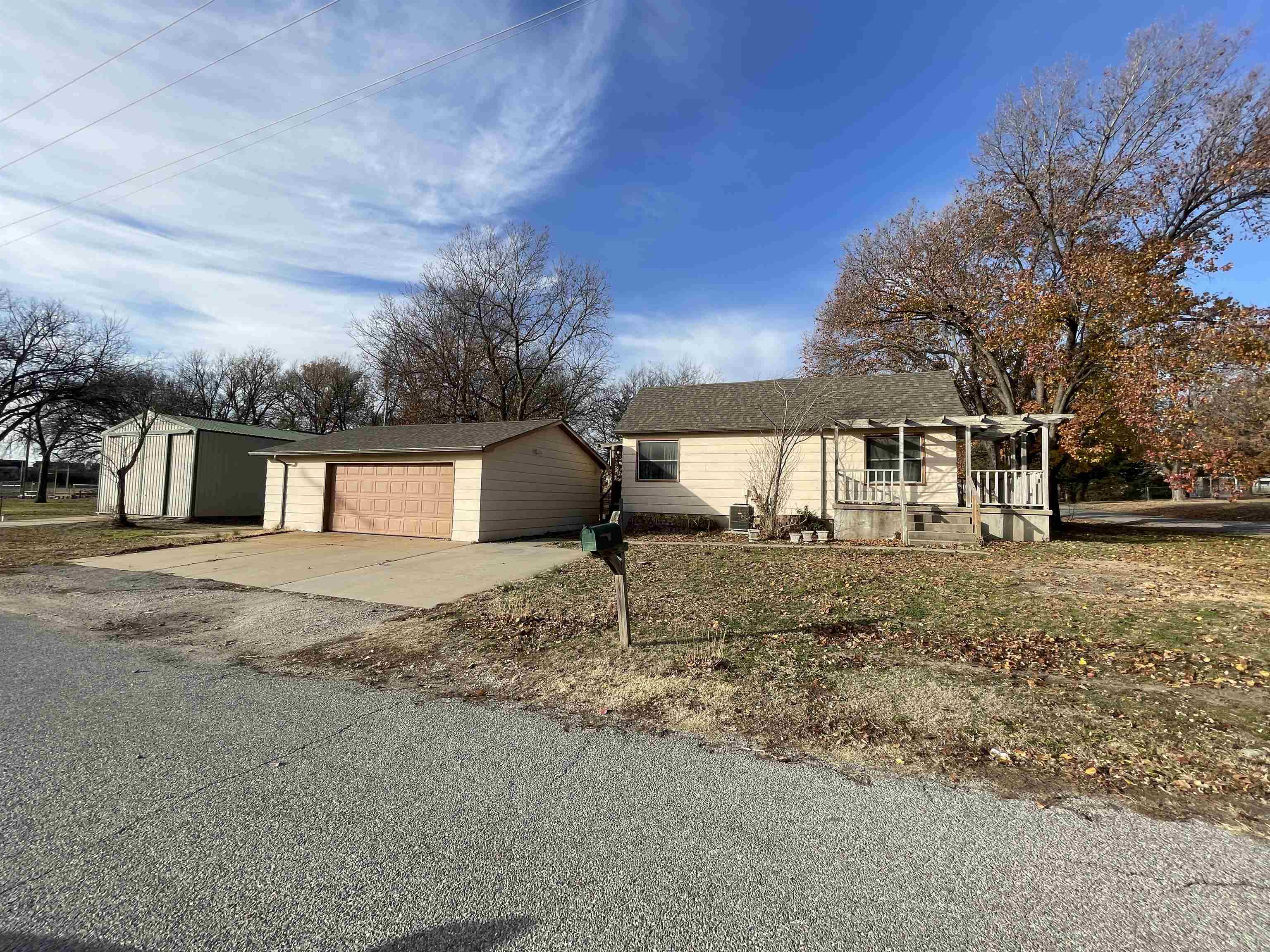 1004 W Lincoln Ave, Wellington, Kansas image 1