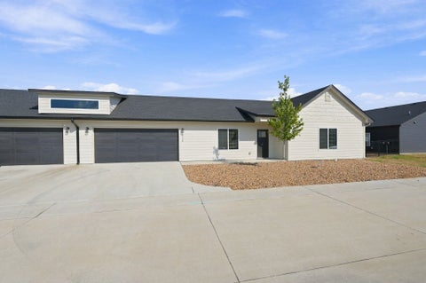 Multifamily For Sale - 478 E Harper St<br/> Valley Center, KS 67147
