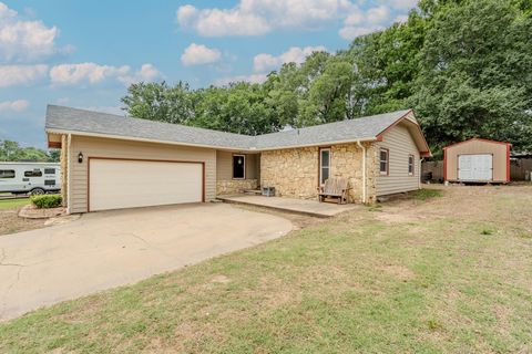 Homes For Sale - 1003 Highland Dr<br/> Arkansas City, KS 67005