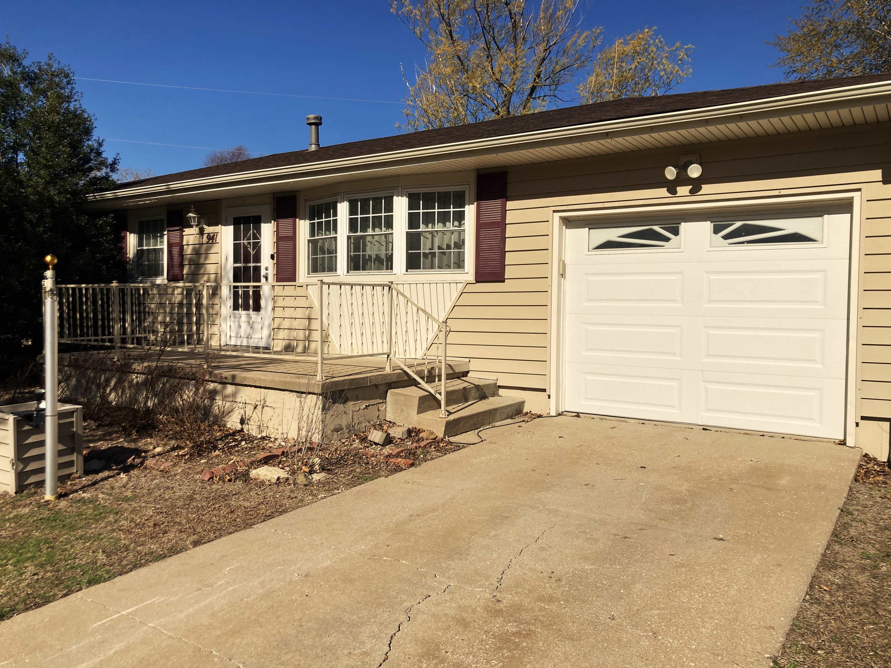 Newton, Kansas 67114, United States, 3 Bedrooms Bedrooms, ,2 BathroomsBathrooms,Residential,Pending,62512