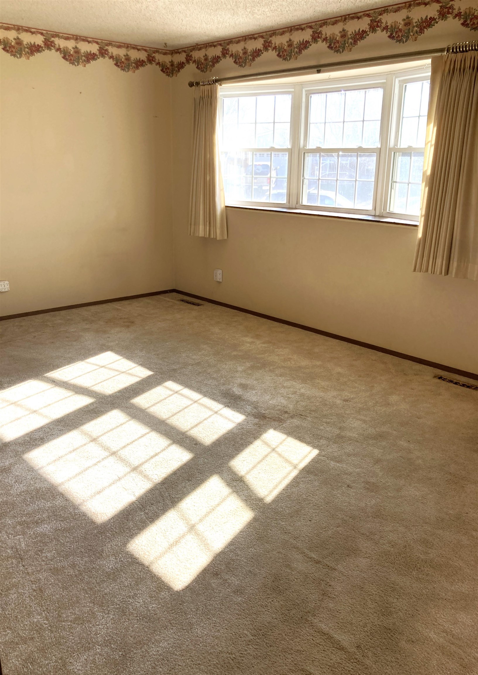 Newton, Kansas 67114, United States, 3 Bedrooms Bedrooms, ,2 BathroomsBathrooms,Residential,Pending,62512