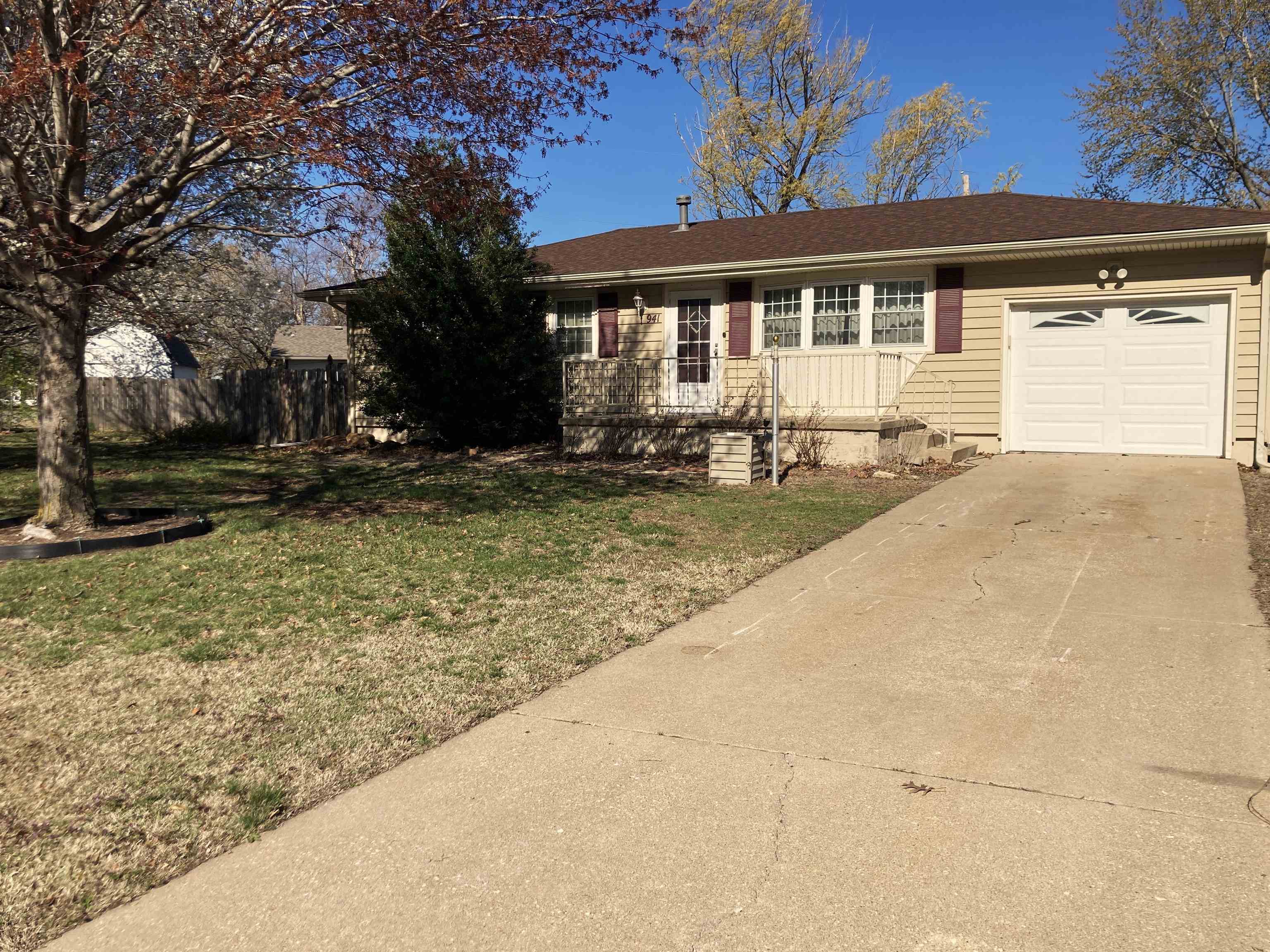 Newton, Kansas 67114, United States, 3 Bedrooms Bedrooms, ,2 BathroomsBathrooms,Residential,Pending,62512