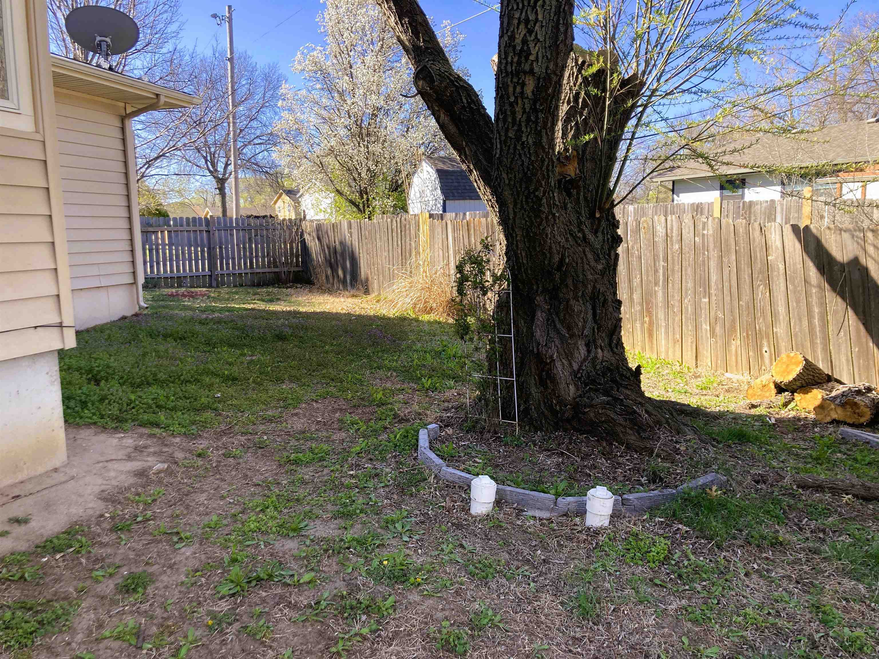 Newton, Kansas 67114, United States, 3 Bedrooms Bedrooms, ,2 BathroomsBathrooms,Residential,Pending,62512