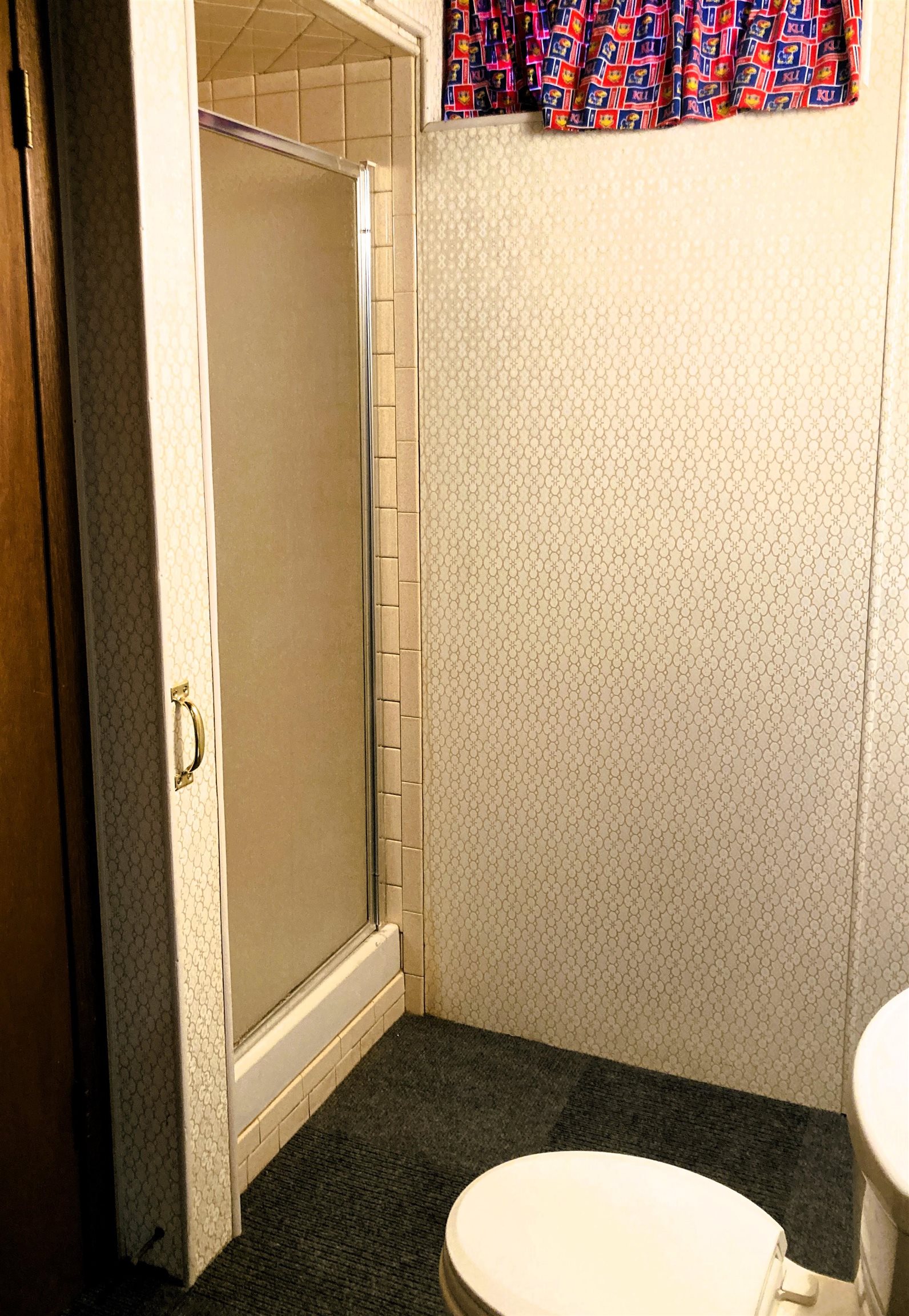 Newton, Kansas 67114, United States, 3 Bedrooms Bedrooms, ,2 BathroomsBathrooms,Residential,Pending,62512