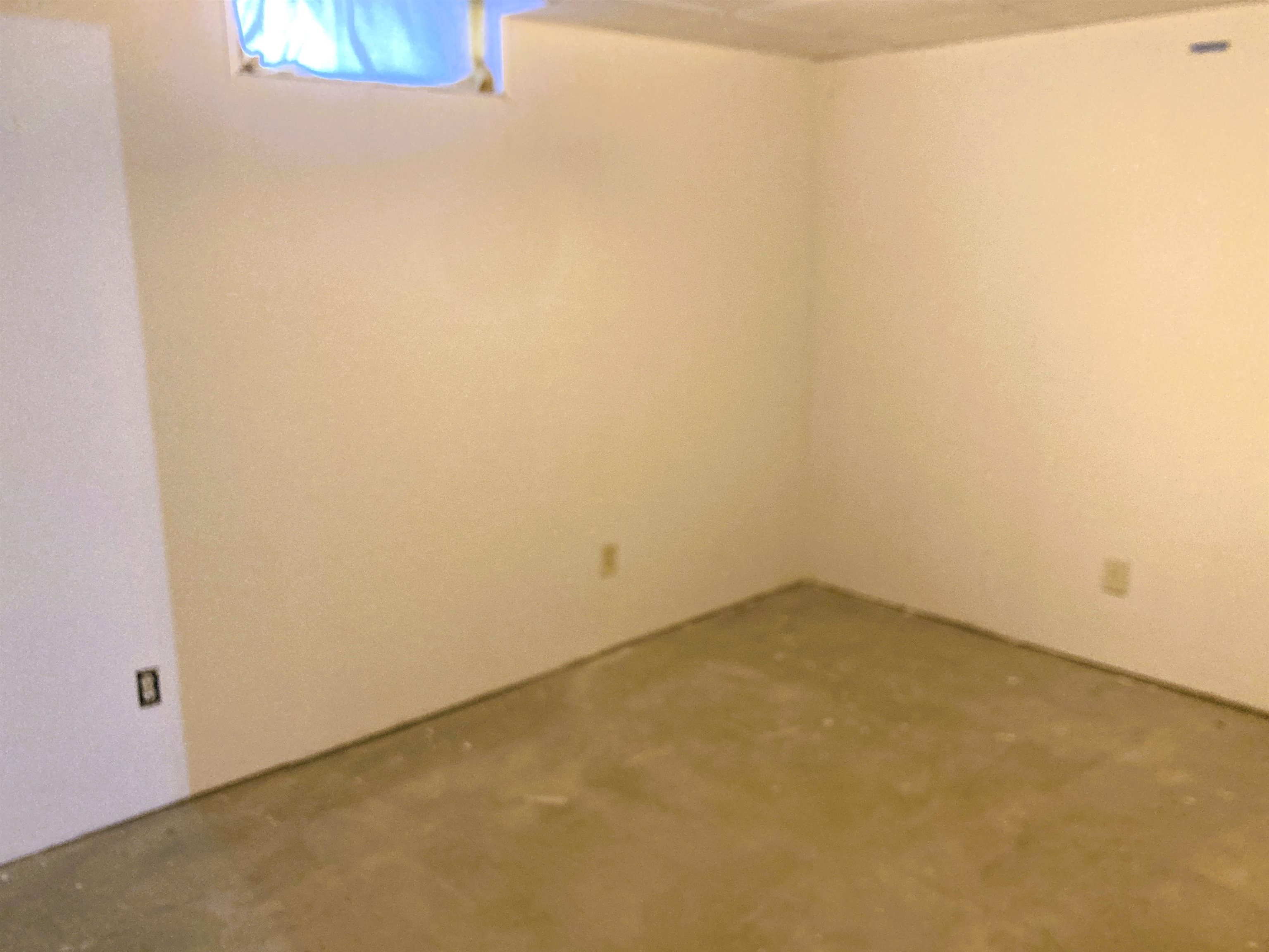 Newton, Kansas 67114, United States, 3 Bedrooms Bedrooms, ,2 BathroomsBathrooms,Residential,Pending,62512