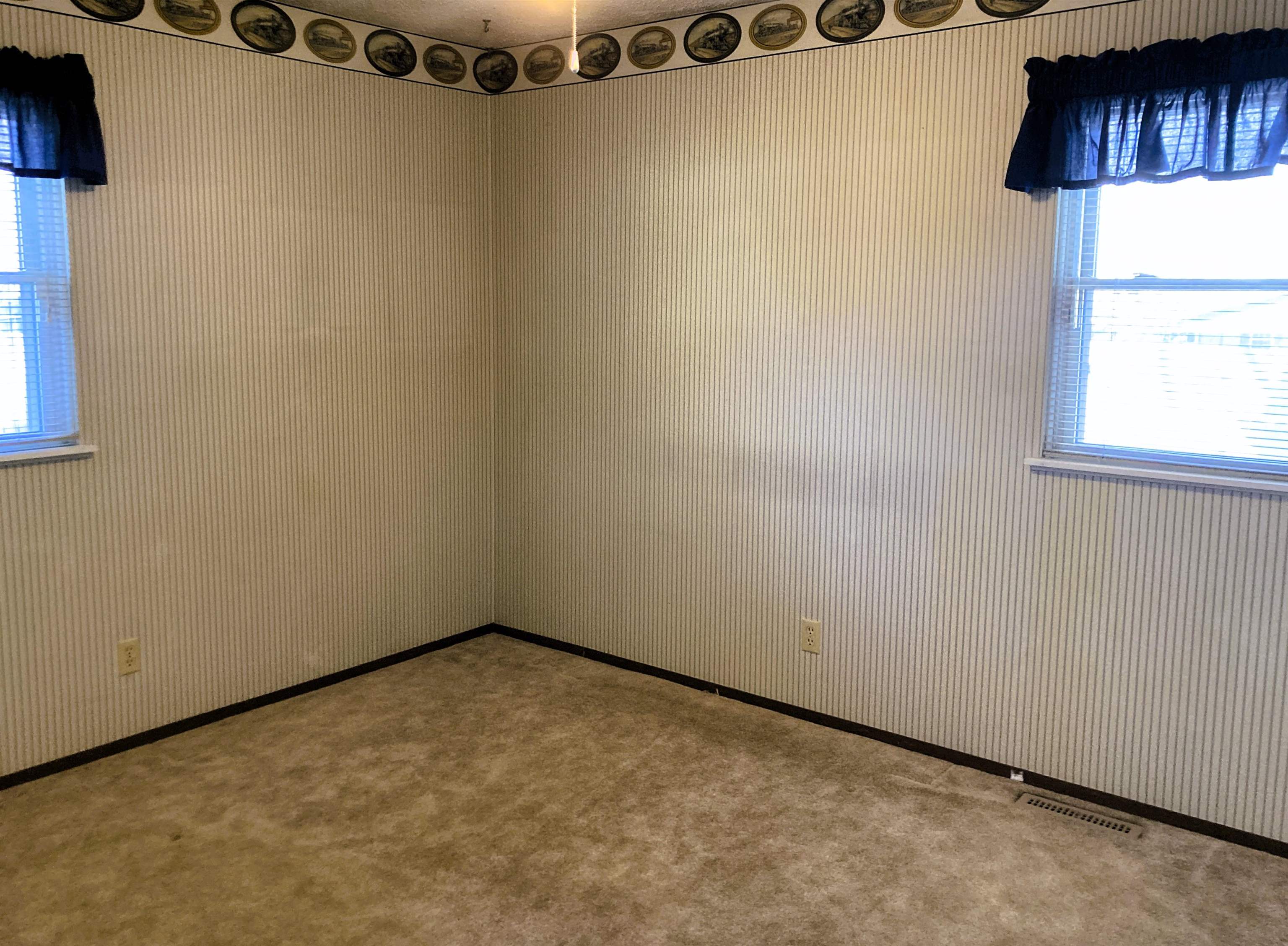 Newton, Kansas 67114, United States, 3 Bedrooms Bedrooms, ,2 BathroomsBathrooms,Residential,Pending,62512