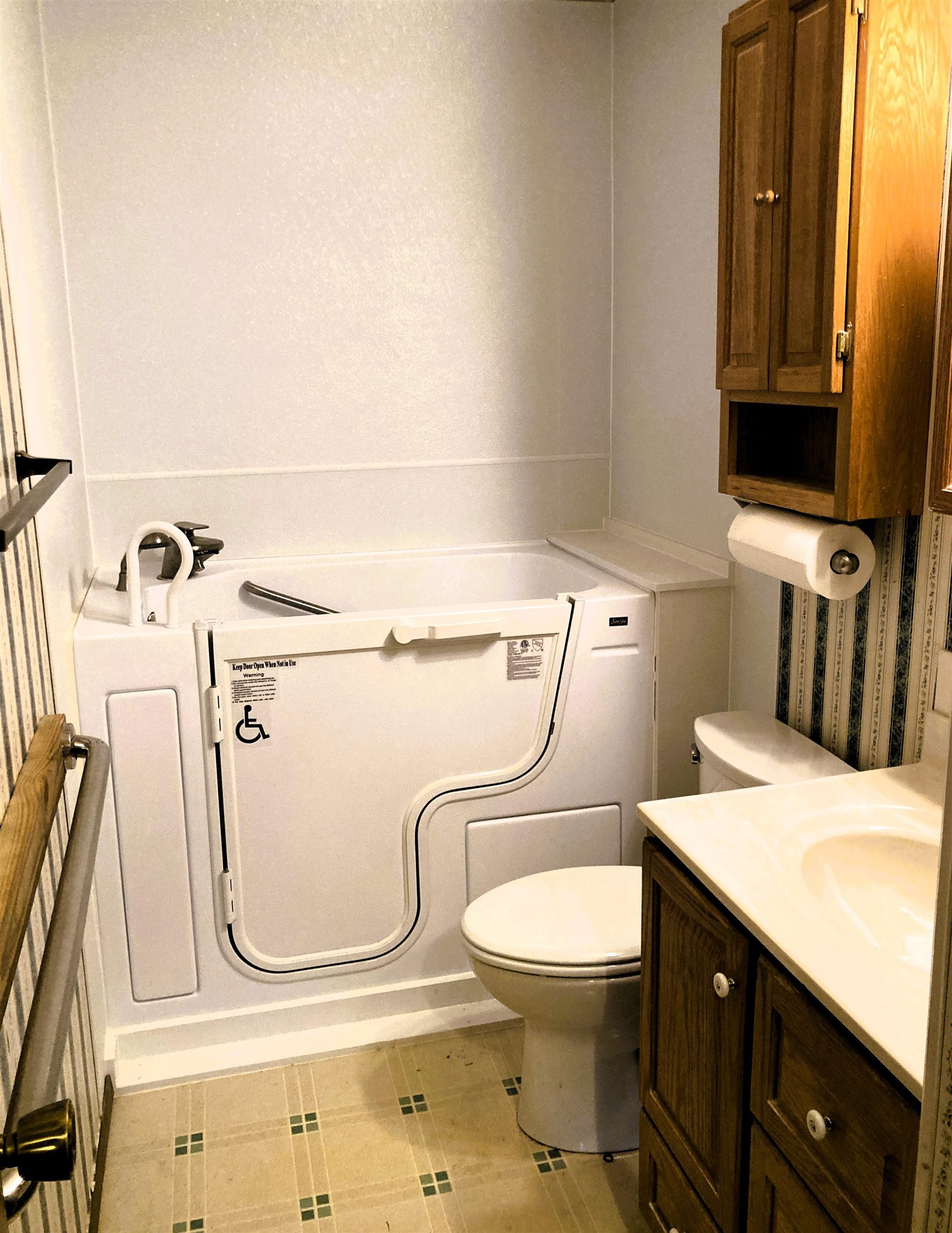 Newton, Kansas 67114, United States, 3 Bedrooms Bedrooms, ,2 BathroomsBathrooms,Residential,Pending,62512