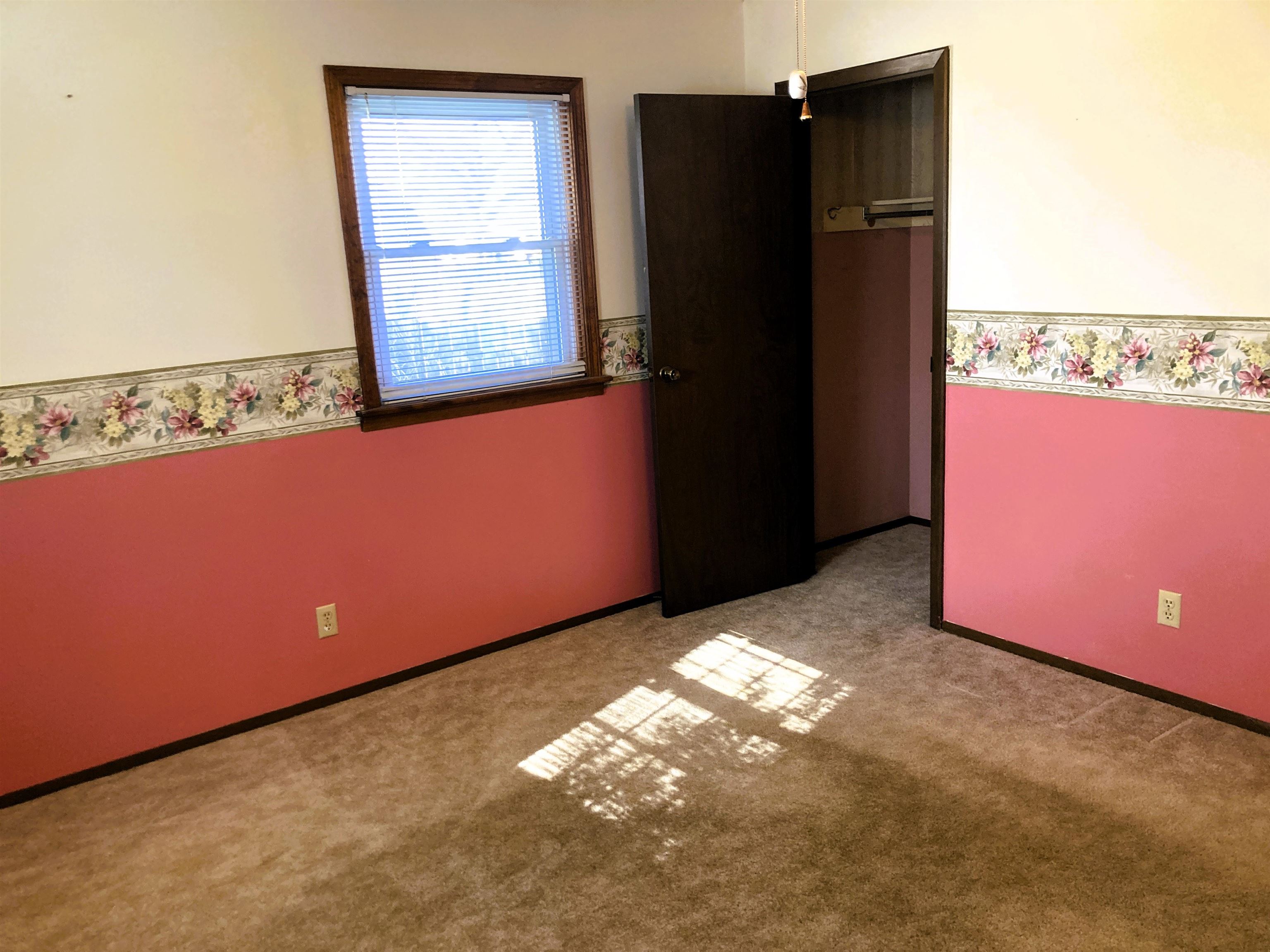 Newton, Kansas 67114, United States, 3 Bedrooms Bedrooms, ,2 BathroomsBathrooms,Residential,Pending,62512