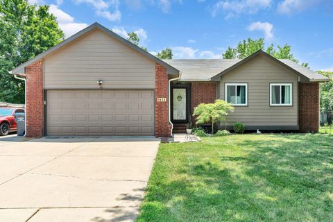 Homes For Sale - 1833 N Shefford Cir<br/> Wichita, KS 67212