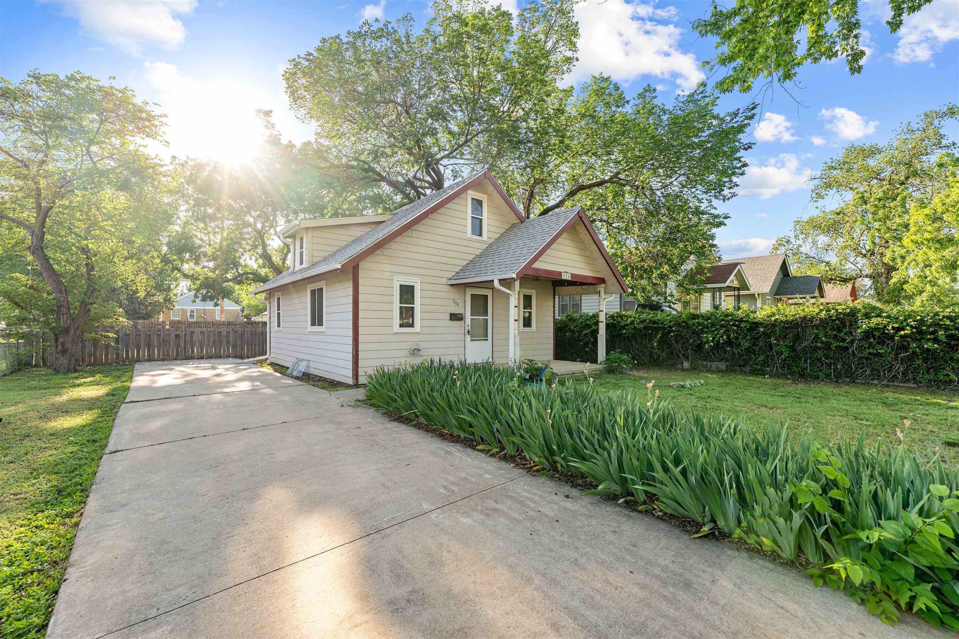 924 Custer St, Salina, Kansas image 2