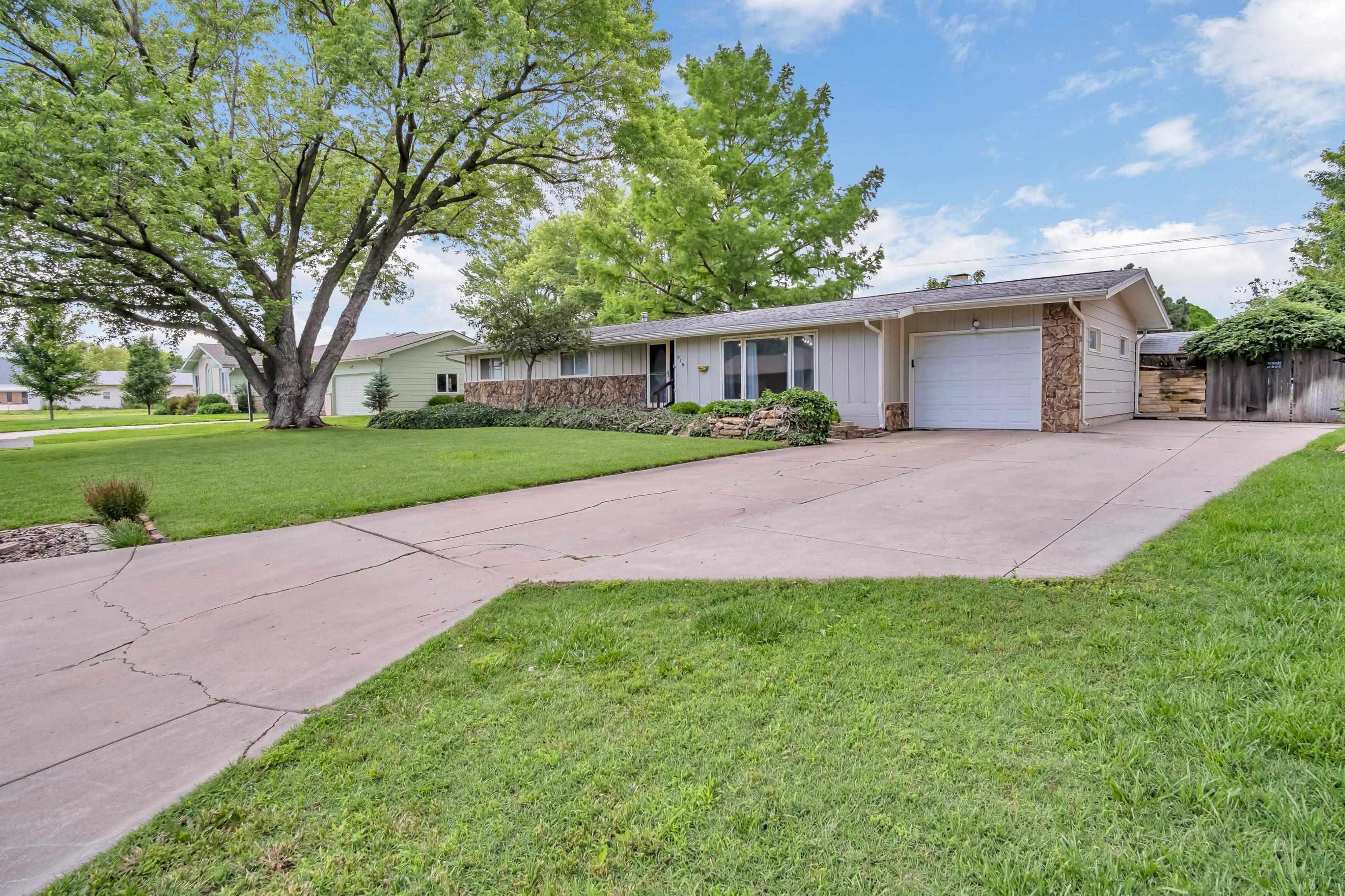 916 Trinity Dr, Newton, Kansas image 6