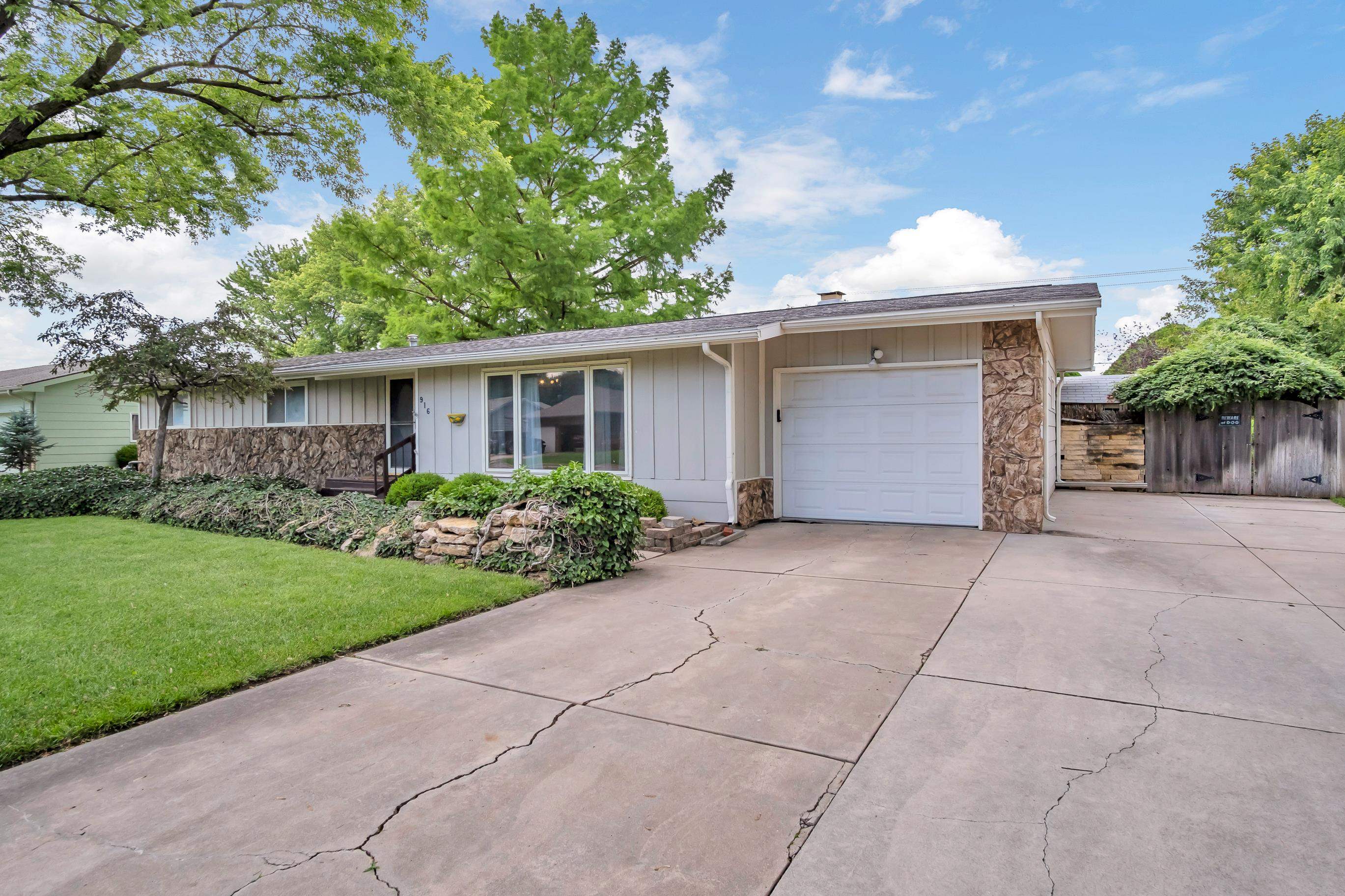 916 Trinity Dr, Newton, Kansas image 9