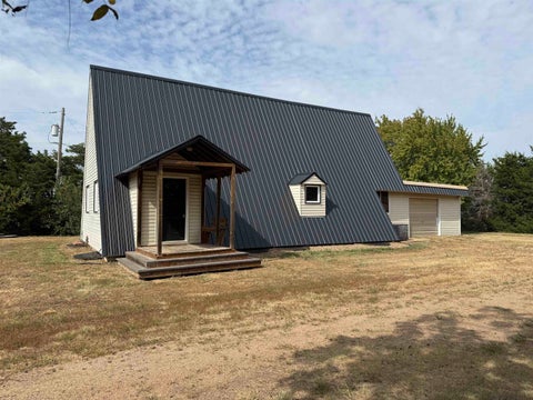 Homes For Sale - 8232 N Prairie Rd<br/> Moundridge, KS 67107