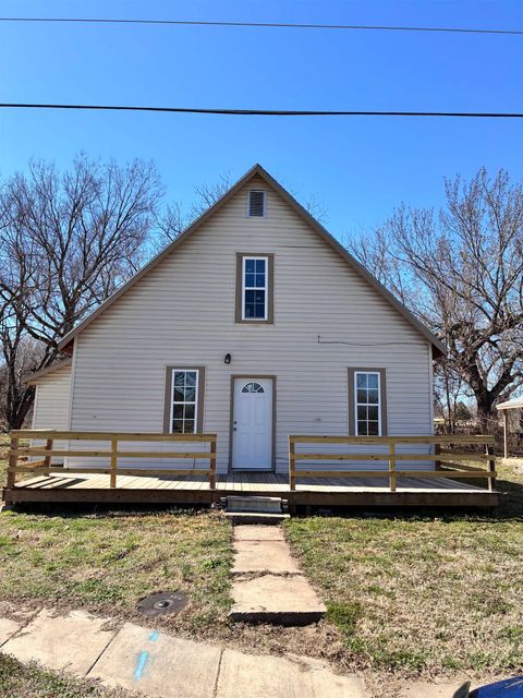 Photo of 817 N gordy St, El Dorado, KS 67042 (MLS # 669331)