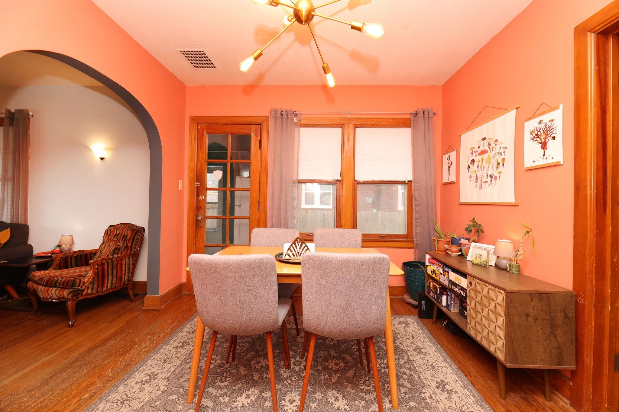 Wichita, Kansas 67203, United States, 3 Bedrooms Bedrooms, ,2 BathroomsBathrooms,Residential,Pending,66099