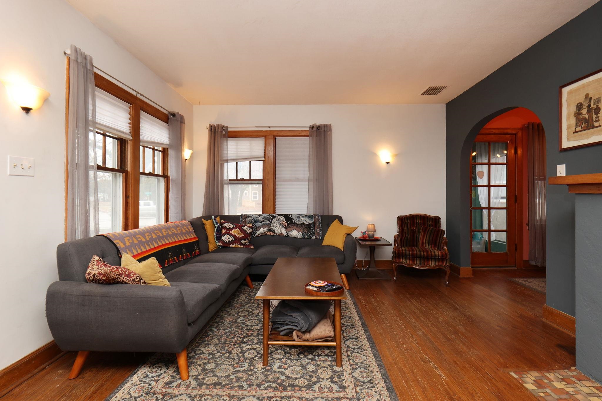 Wichita, Kansas 67203, United States, 3 Bedrooms Bedrooms, ,2 BathroomsBathrooms,Residential,Pending,66099