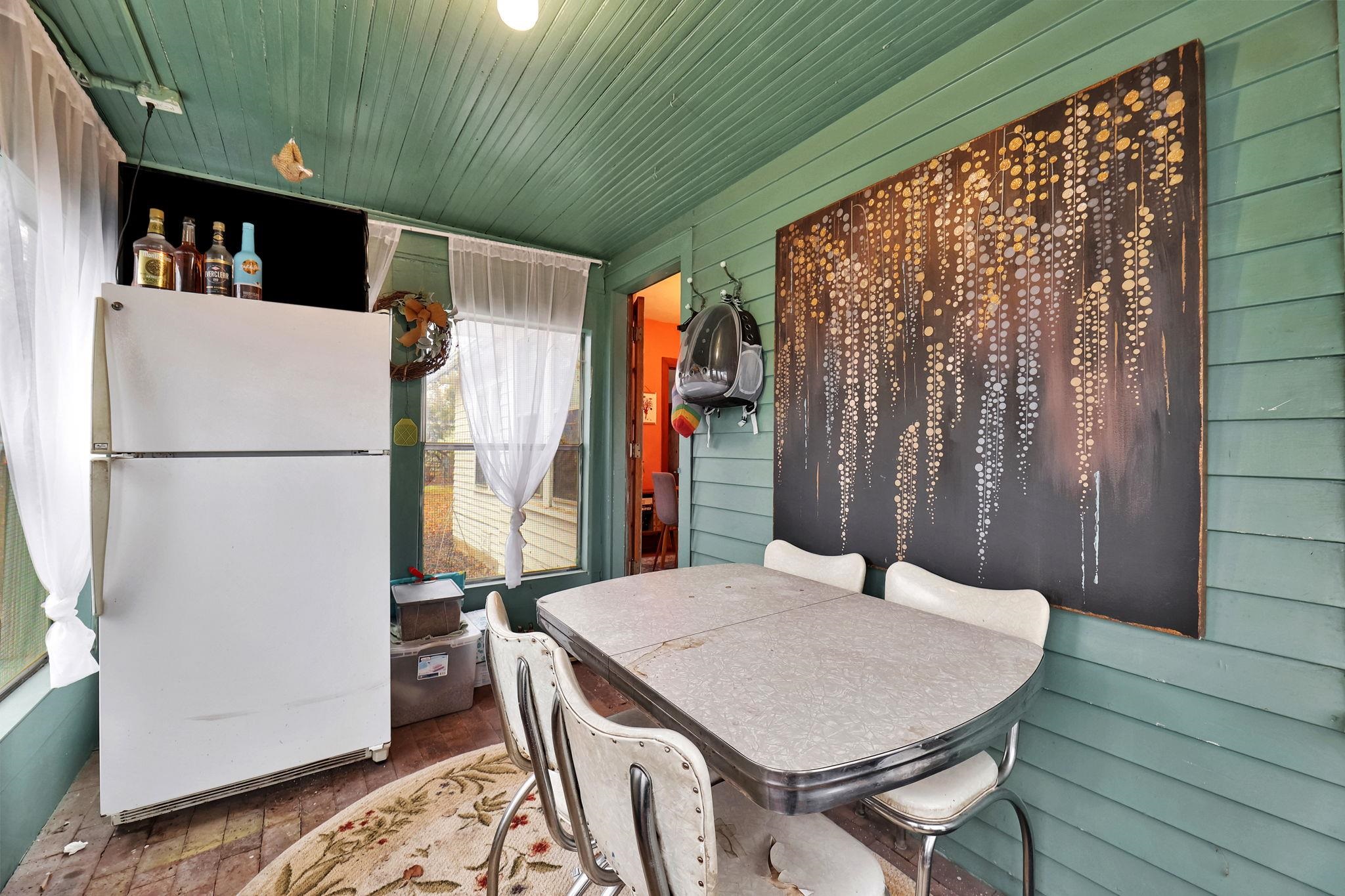 Wichita, Kansas 67203, United States, 3 Bedrooms Bedrooms, ,2 BathroomsBathrooms,Residential,Pending,66099