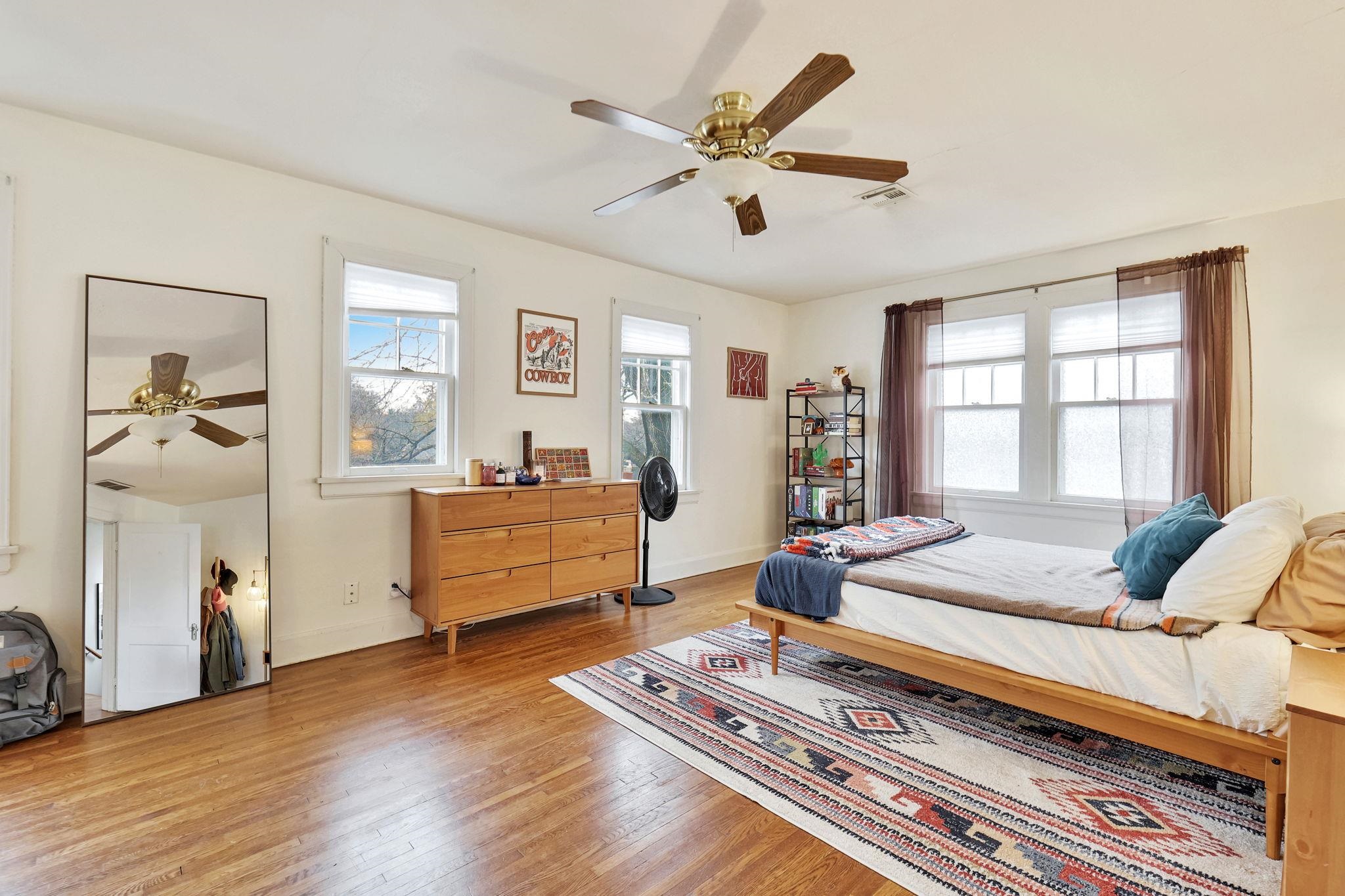 Wichita, Kansas 67203, United States, 3 Bedrooms Bedrooms, ,2 BathroomsBathrooms,Residential,Pending,66099