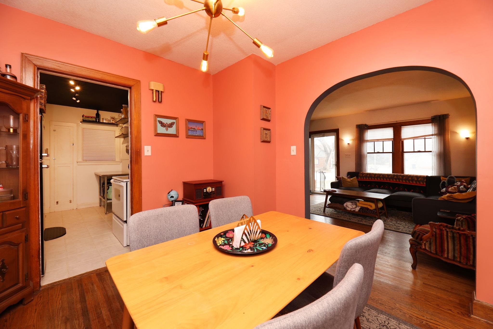 Wichita, Kansas 67203, United States, 3 Bedrooms Bedrooms, ,2 BathroomsBathrooms,Residential,Pending,66099