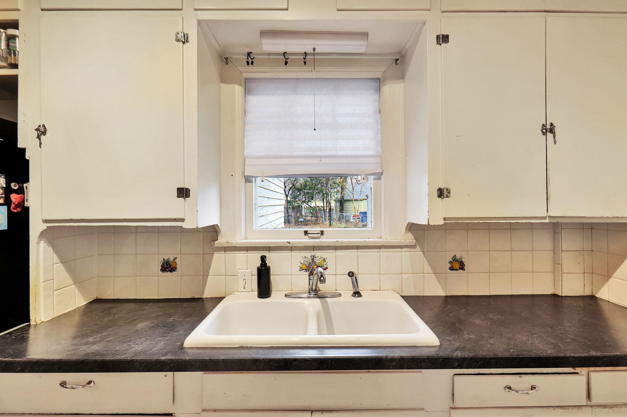 Wichita, Kansas 67203, United States, 3 Bedrooms Bedrooms, ,2 BathroomsBathrooms,Residential,Pending,66099