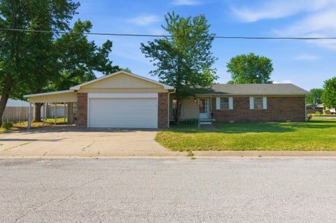 Homes For Sale - 1214 Edgewood Dr<br/> Wellington, KS 67152