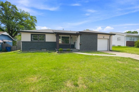 Homes For Sale - 8125 E Indianapolis St<br/> Wichita, KS 67207