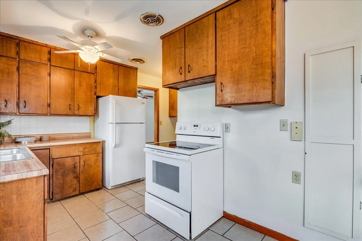 Derby, Kansas 67037, United States, 3 Bedrooms Bedrooms, ,1 BathroomBathrooms,Residential,Active,96074