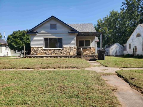 Homes For Sale - 1112 N 4th St<br/> Cowley County, Arkansas City, KS 67005