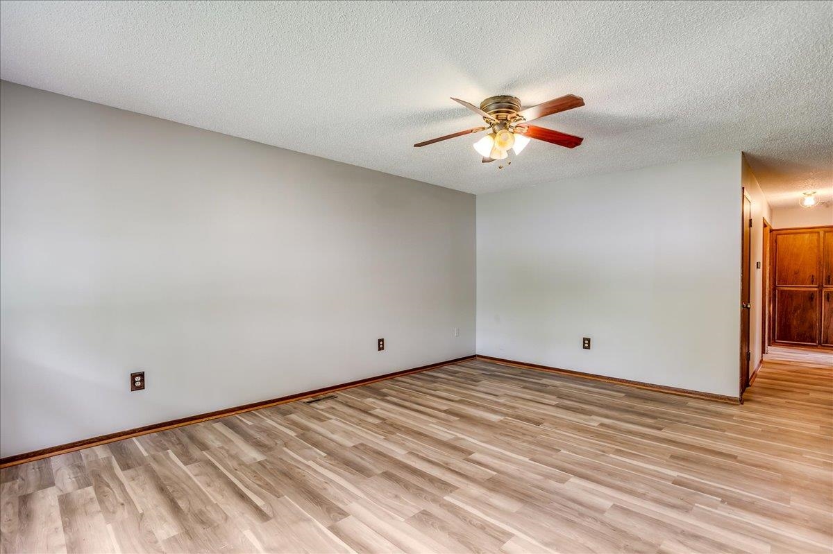 461 Meeds Dr, Valley Center, Kansas image 5