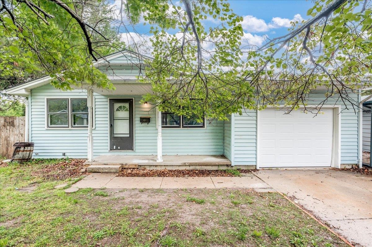 461 Meeds Dr, Valley Center, Kansas image 2