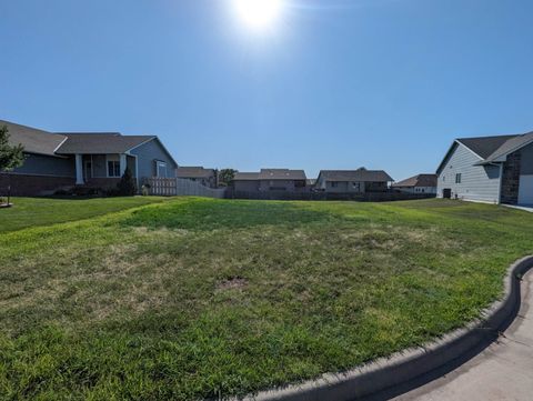 Vacant Land For Sale - 214 Springlake Ct<br/> Newton, KS 67114