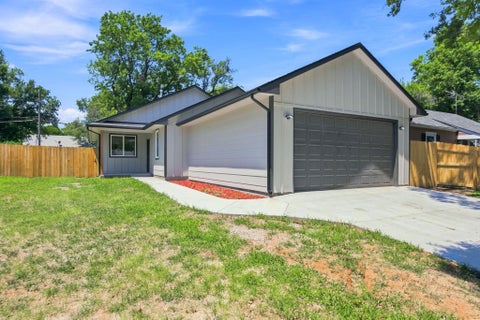 Homes For Sale - 1427 N Broadview St<br/> Wichita, KS 67208