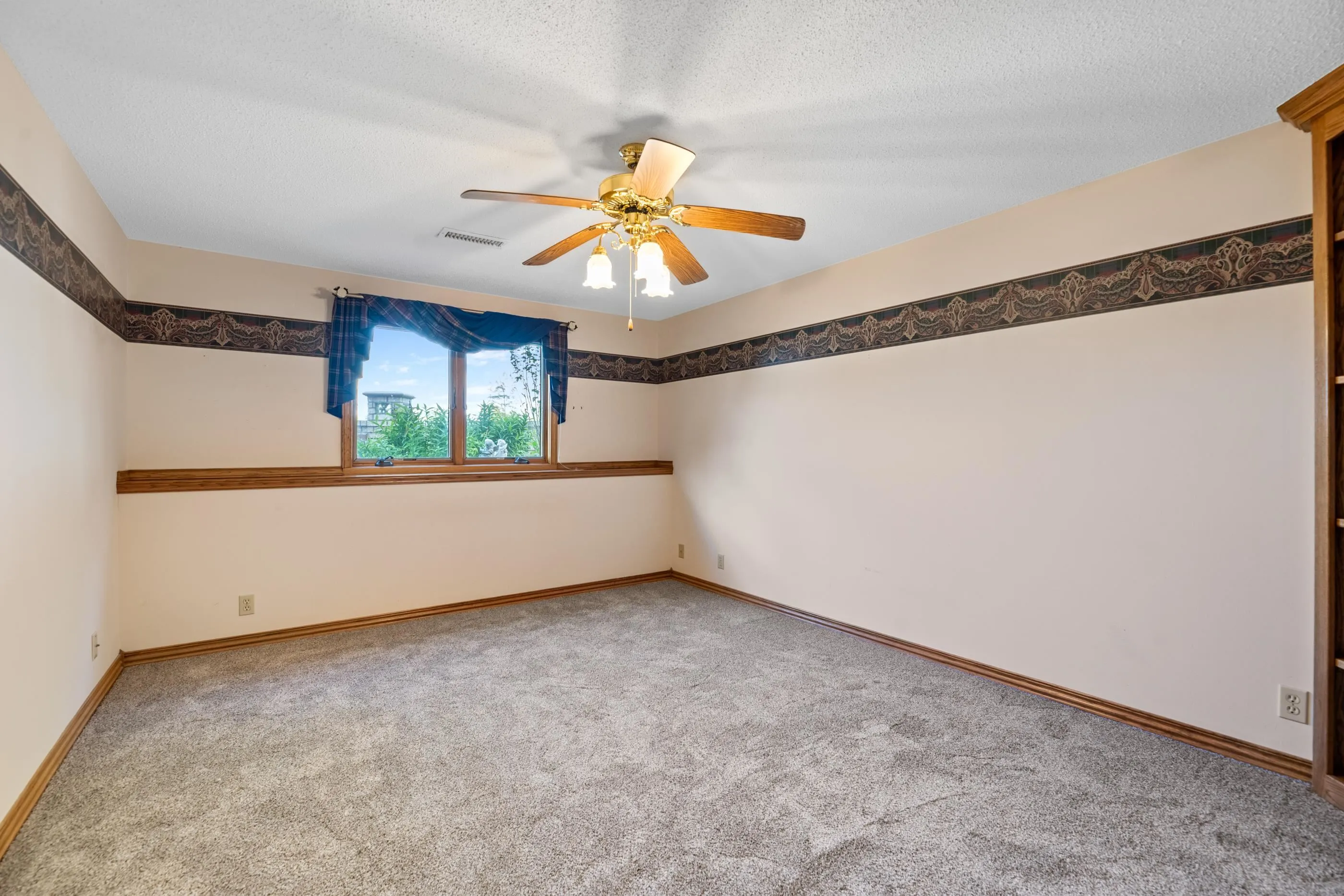 Wichita, Kansas 67235, United States, 4 Bedrooms Bedrooms, ,4 BathroomsBathrooms,Residential,Pending,227331