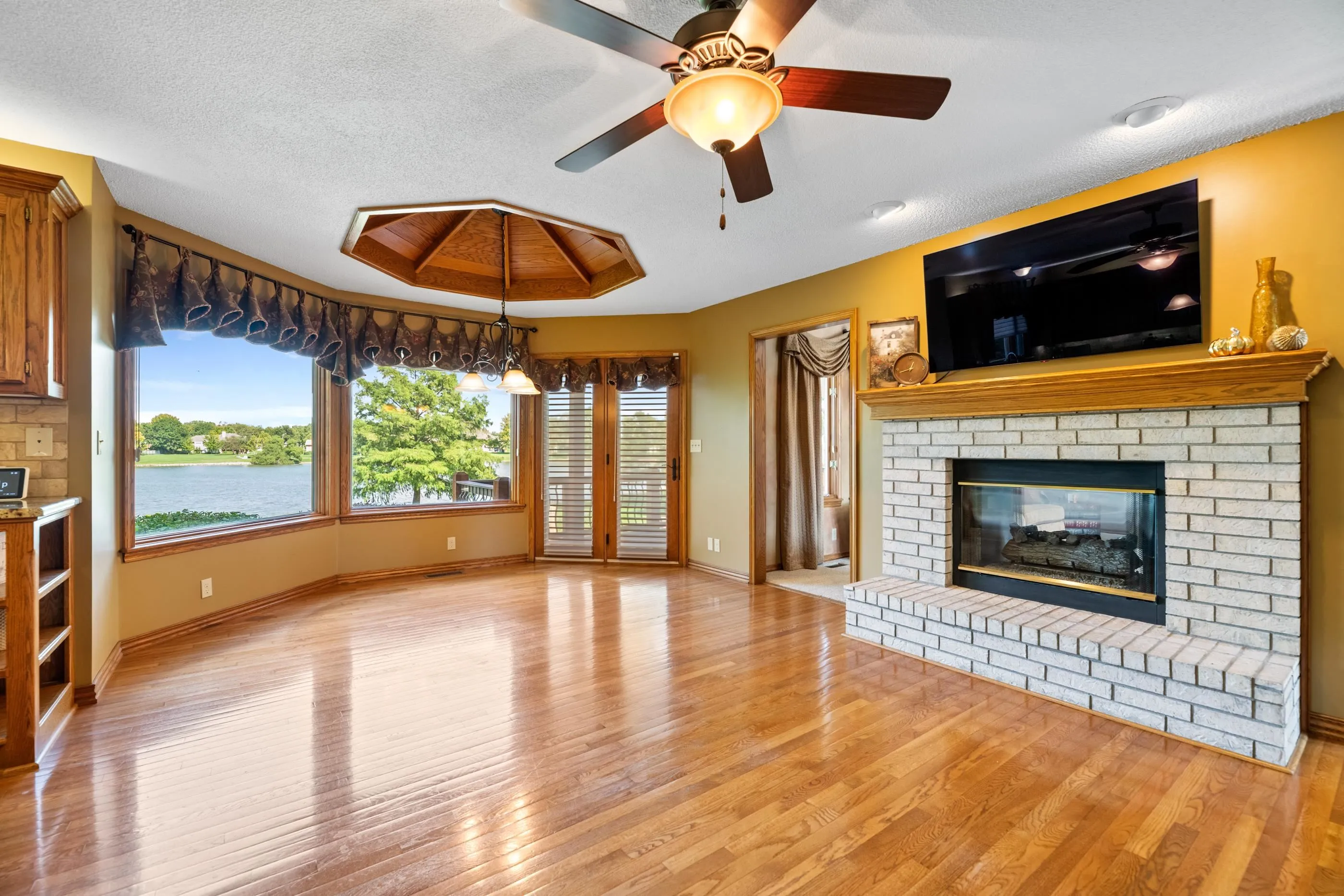 Wichita, Kansas 67235, United States, 4 Bedrooms Bedrooms, ,4 BathroomsBathrooms,Residential,Pending,227331