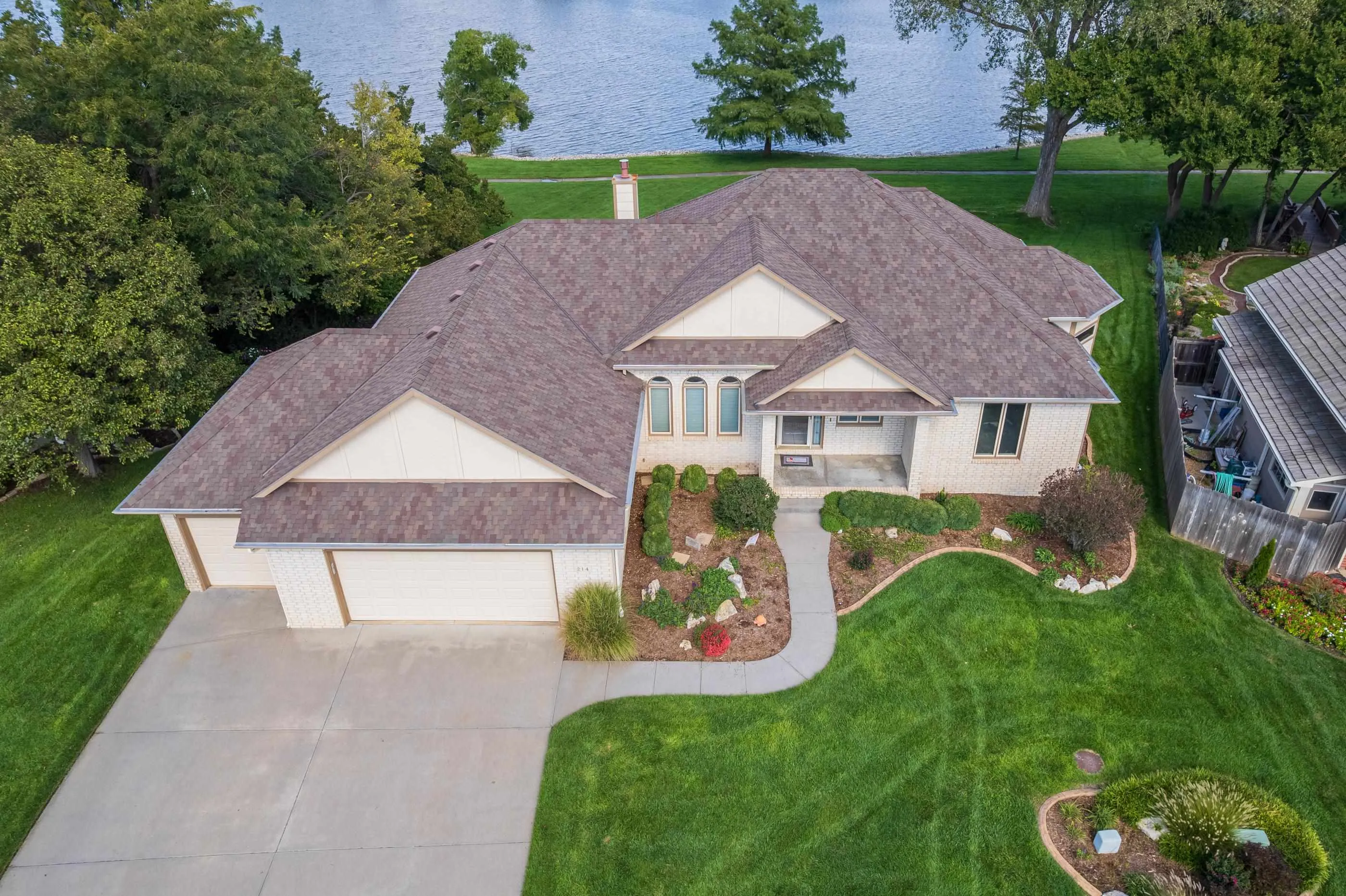 Wichita, Kansas 67235, United States, 4 Bedrooms Bedrooms, ,4 BathroomsBathrooms,Residential,Pending,227331