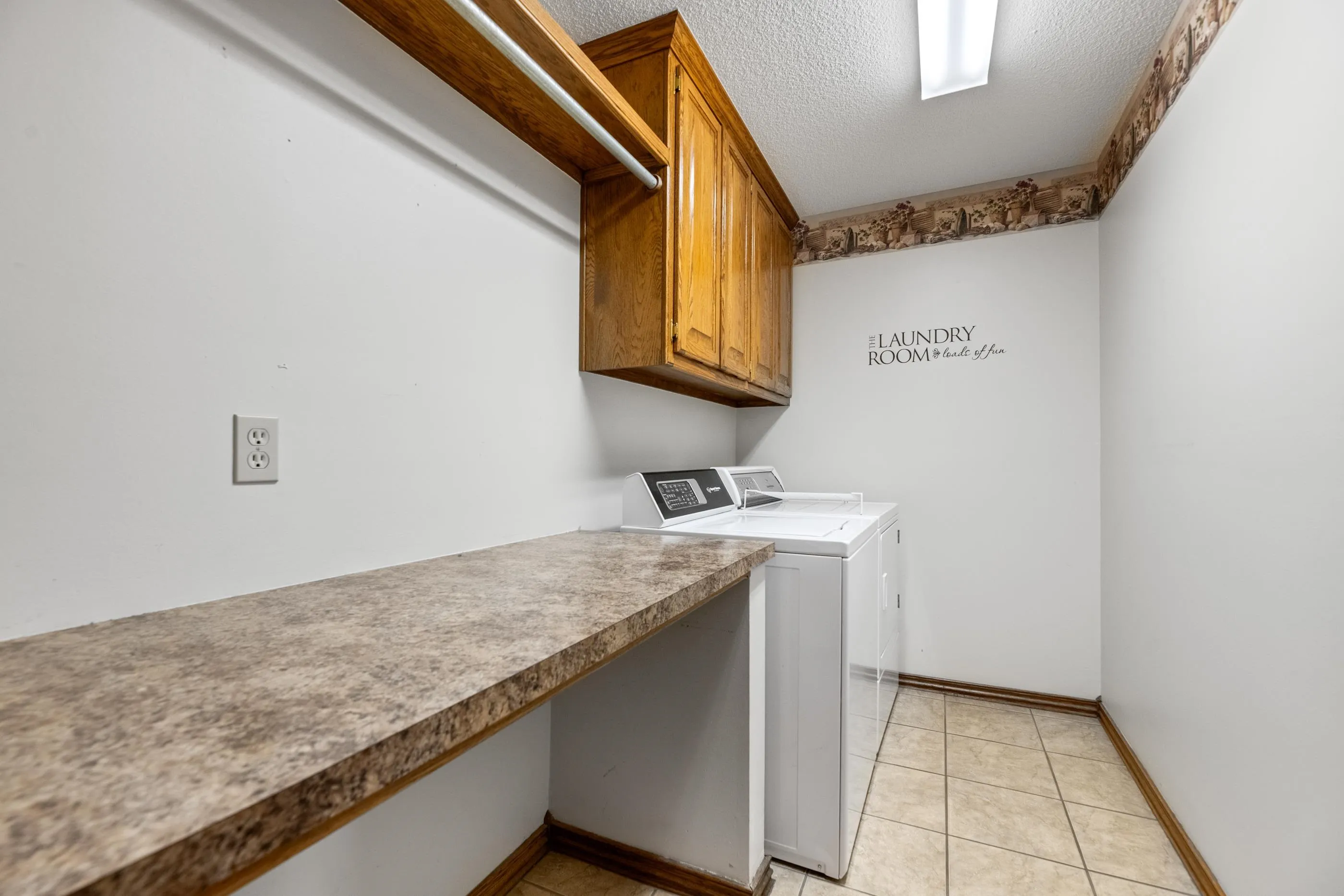 Wichita, Kansas 67235, United States, 4 Bedrooms Bedrooms, ,4 BathroomsBathrooms,Residential,Pending,227331