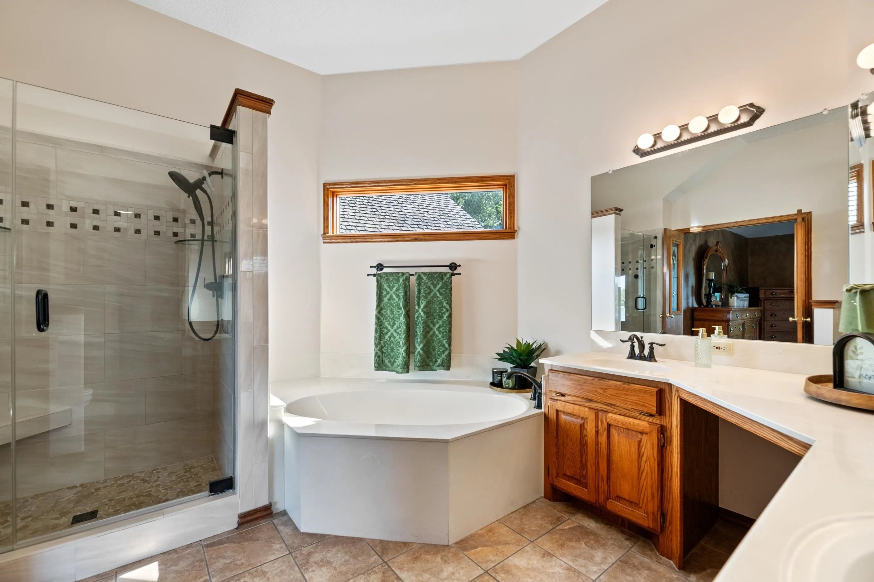 Wichita, Kansas 67235, United States, 4 Bedrooms Bedrooms, ,4 BathroomsBathrooms,Residential,Pending,227331