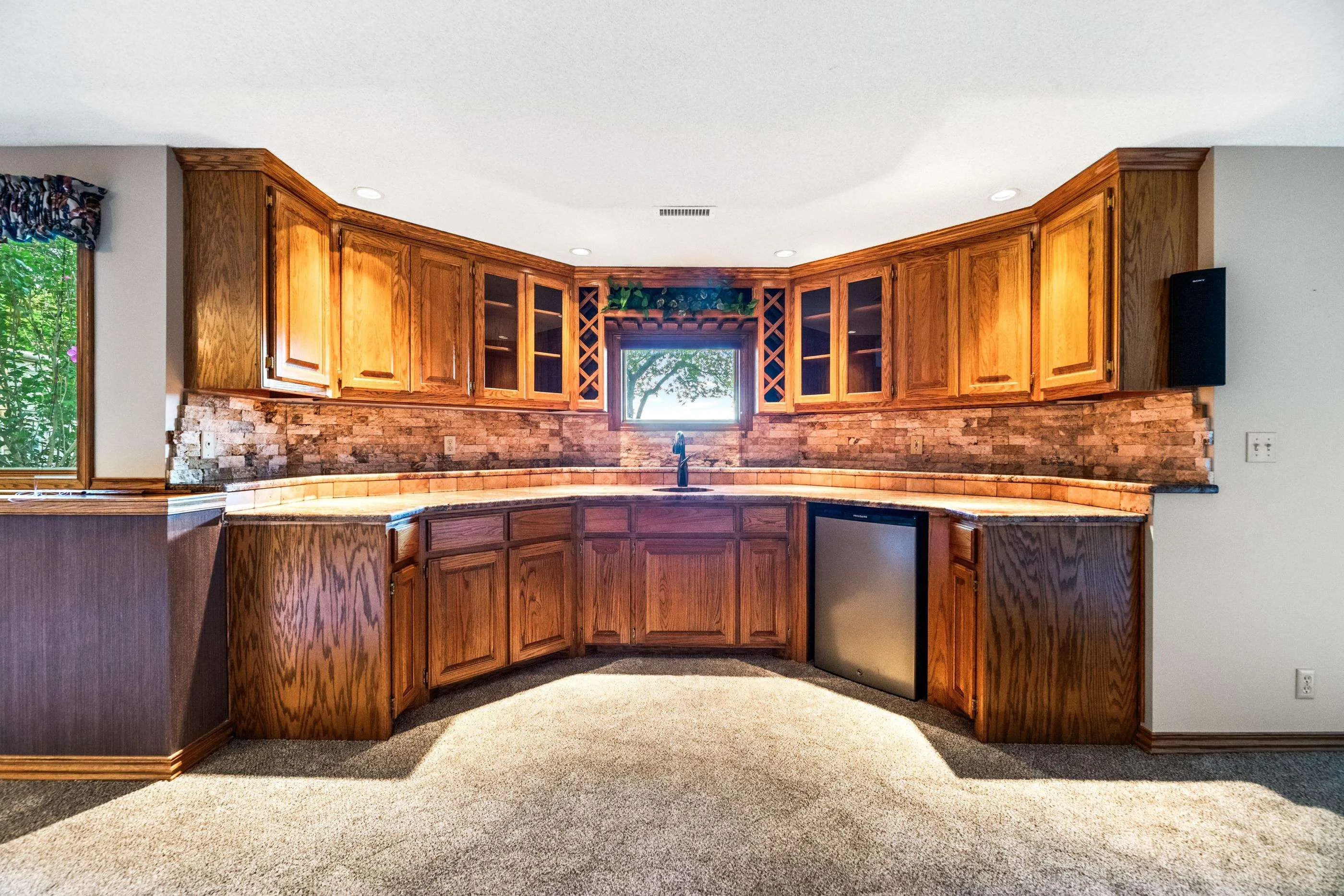 Wichita, Kansas 67235, United States, 4 Bedrooms Bedrooms, ,4 BathroomsBathrooms,Residential,Pending,227331