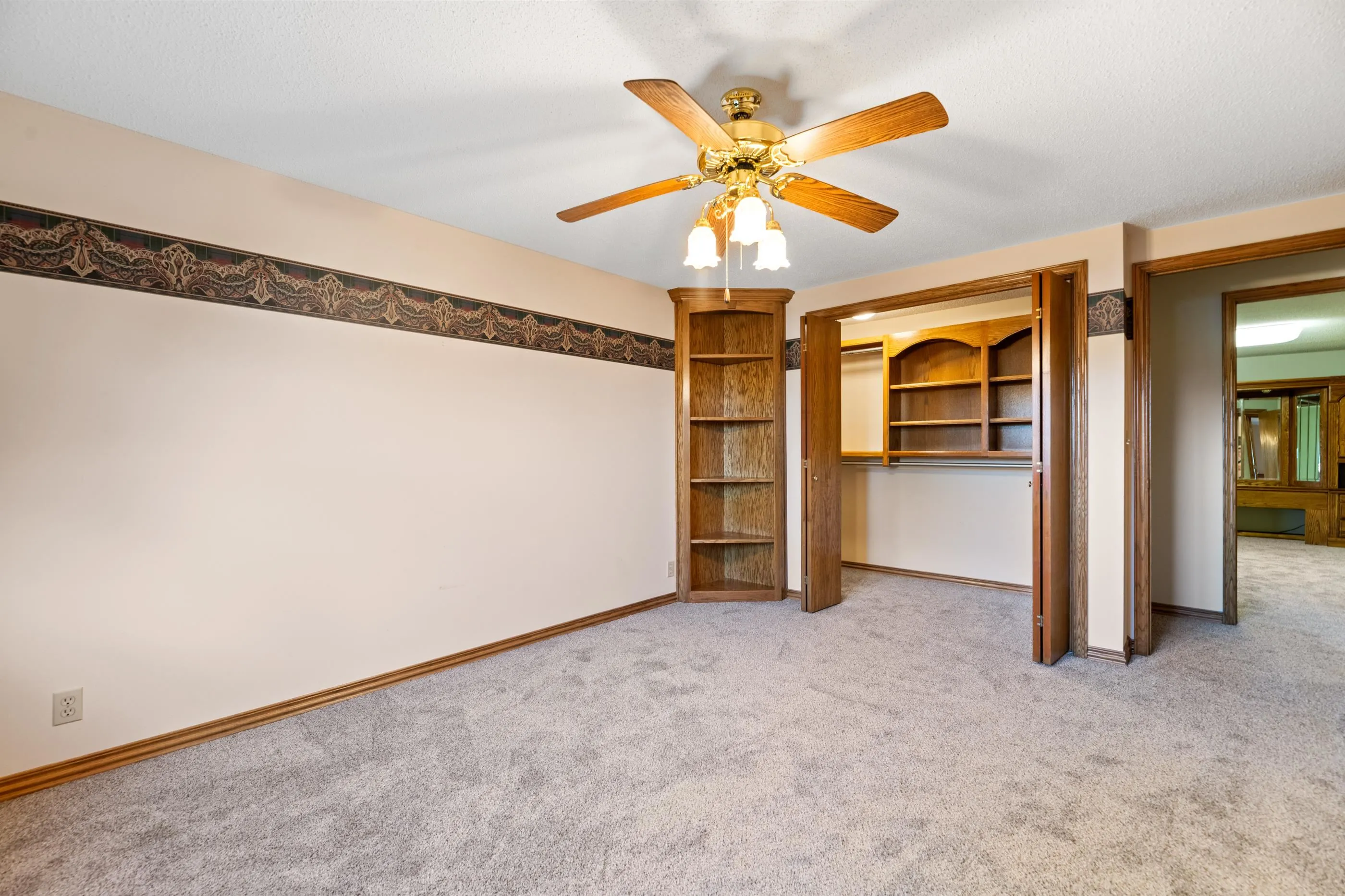 Wichita, Kansas 67235, United States, 4 Bedrooms Bedrooms, ,4 BathroomsBathrooms,Residential,Pending,227331