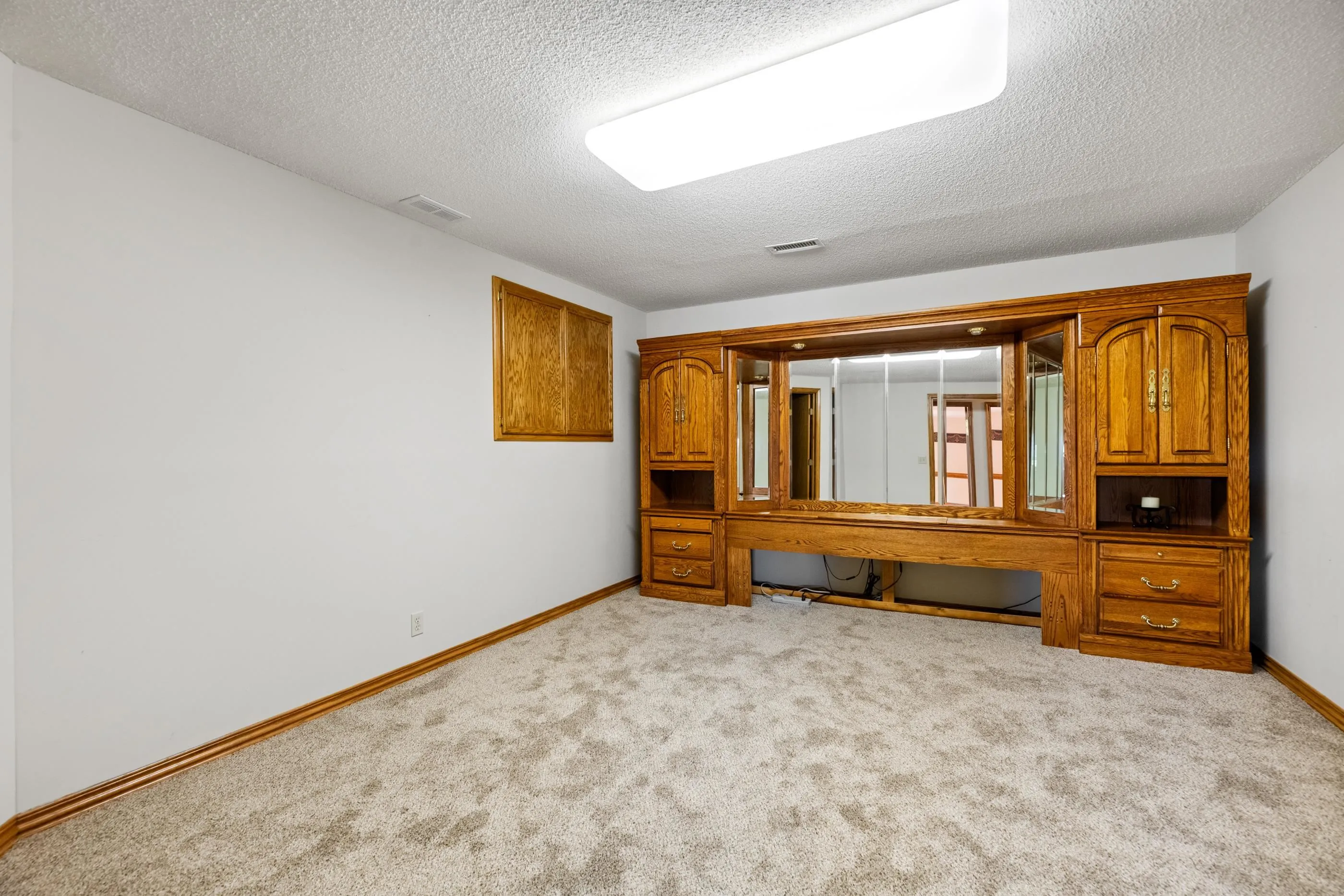 Wichita, Kansas 67235, United States, 4 Bedrooms Bedrooms, ,4 BathroomsBathrooms,Residential,Pending,227331