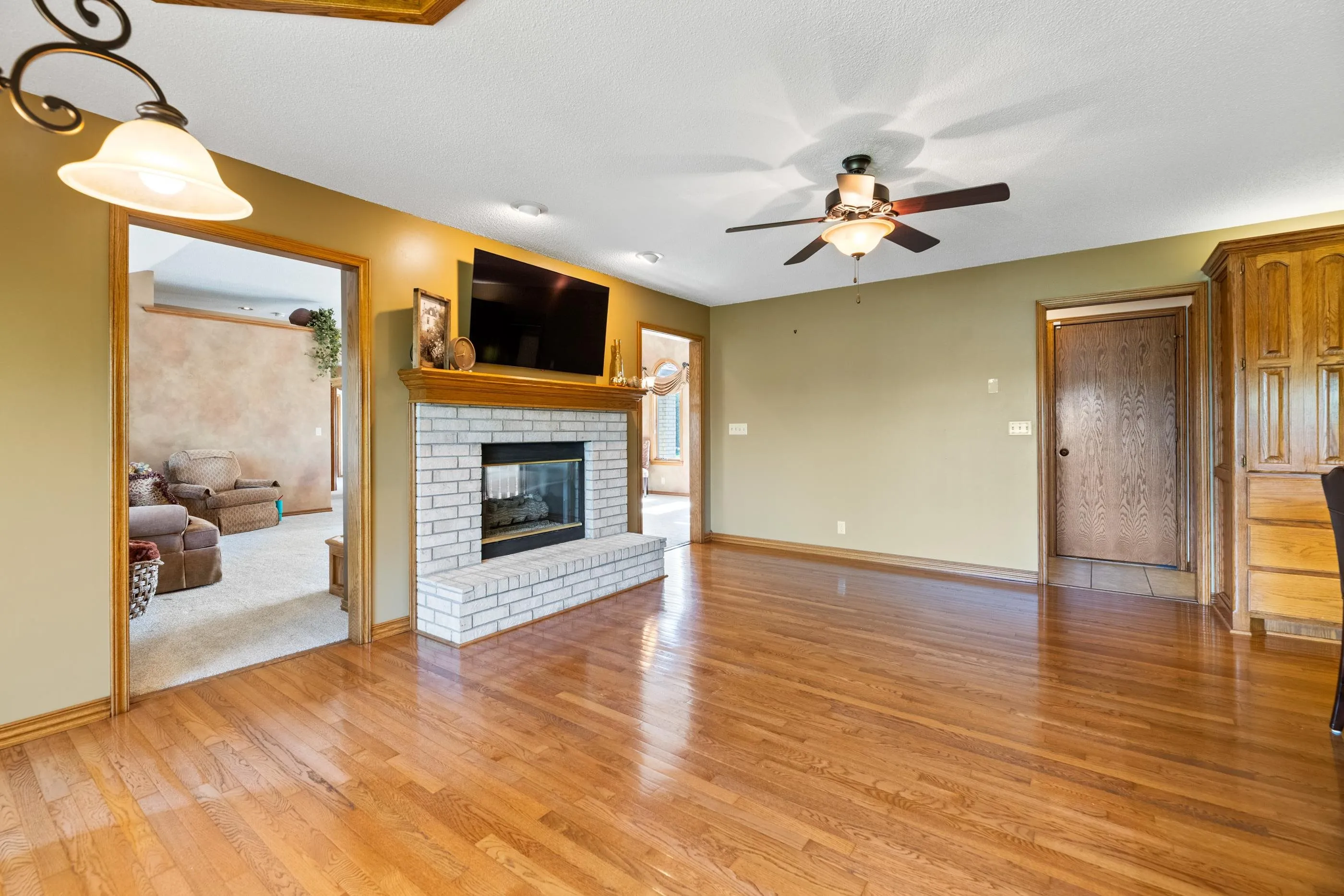 Wichita, Kansas 67235, United States, 4 Bedrooms Bedrooms, ,4 BathroomsBathrooms,Residential,Pending,227331