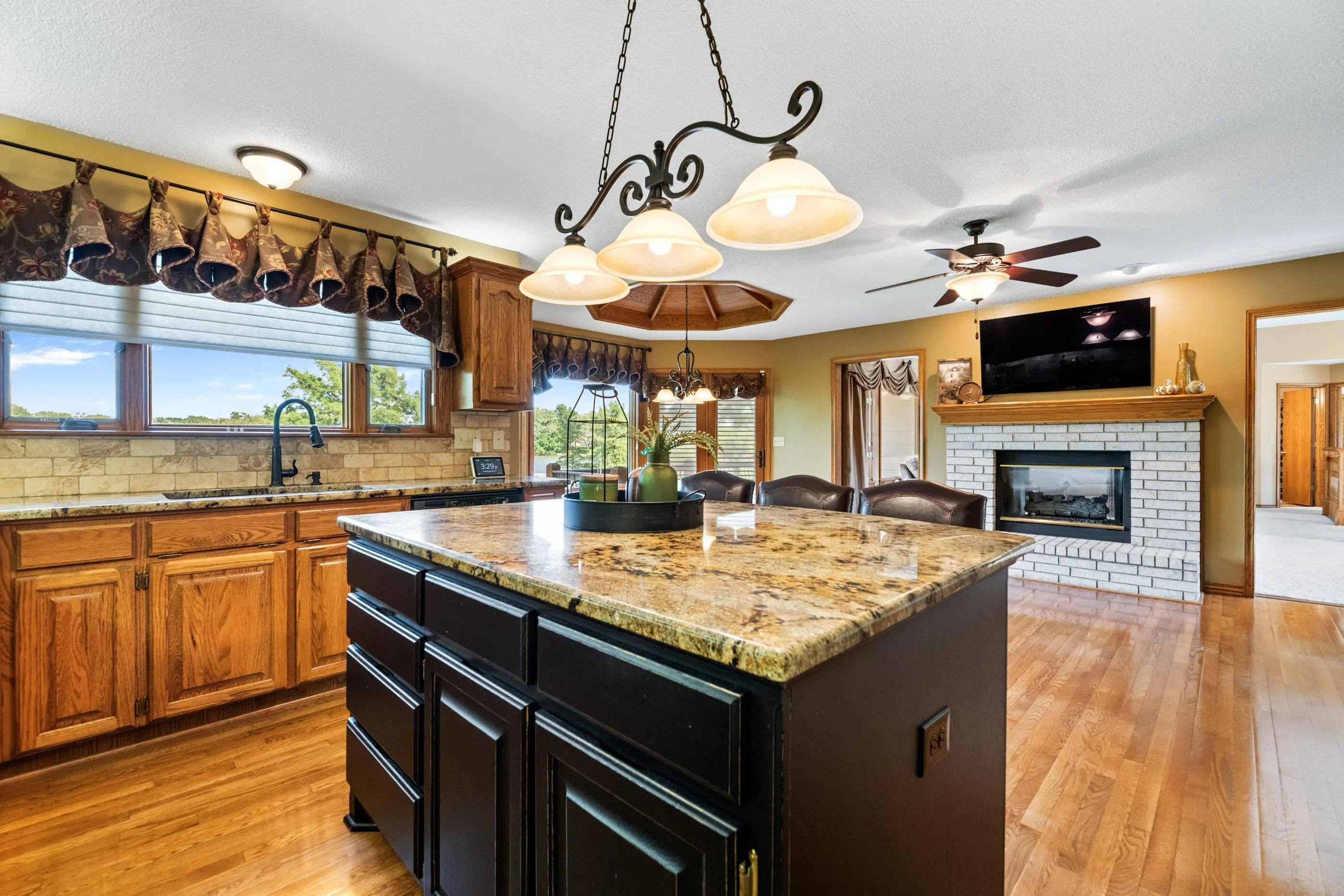 Wichita, Kansas 67235, United States, 4 Bedrooms Bedrooms, ,4 BathroomsBathrooms,Residential,Pending,227331