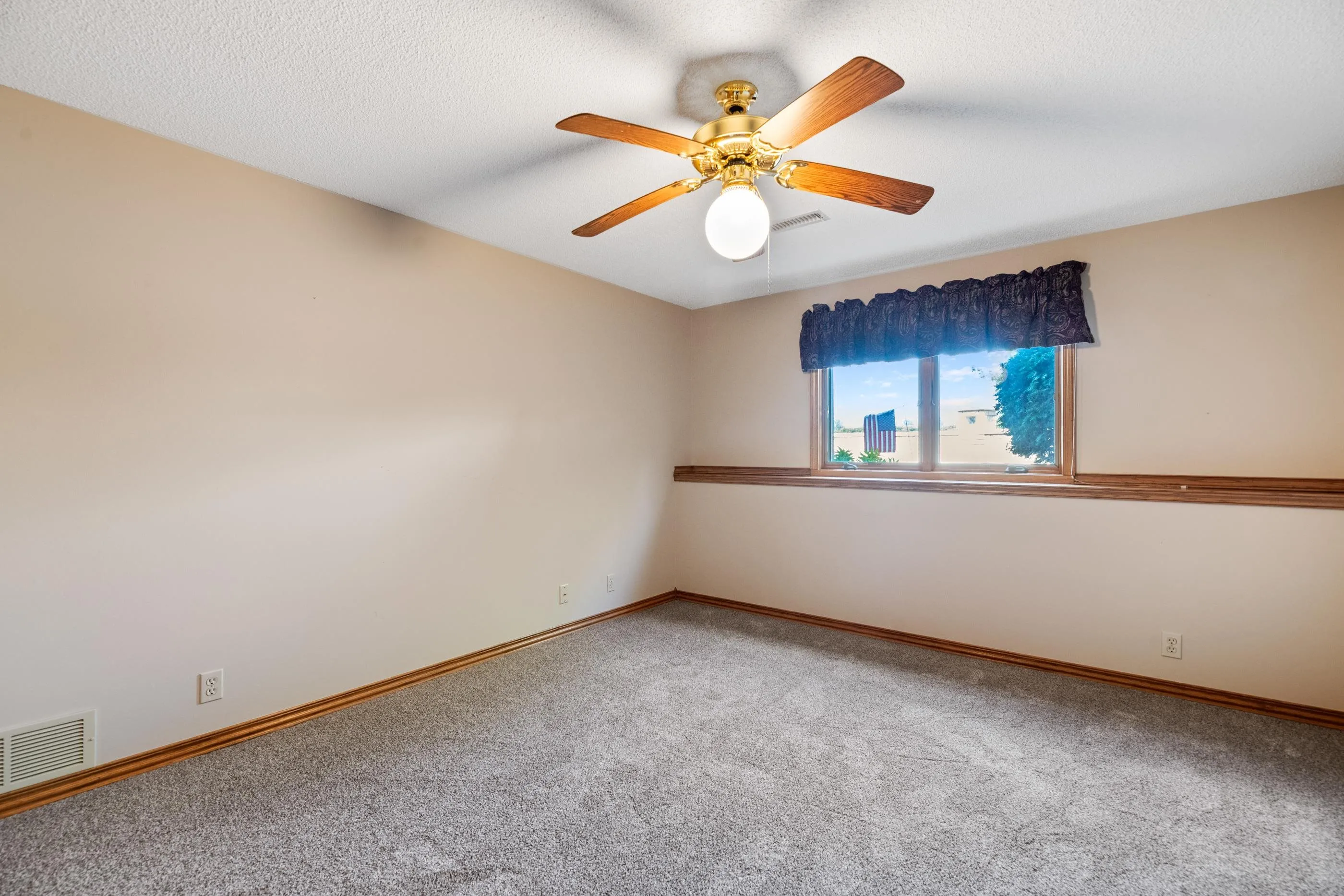 Wichita, Kansas 67235, United States, 4 Bedrooms Bedrooms, ,4 BathroomsBathrooms,Residential,Pending,227331