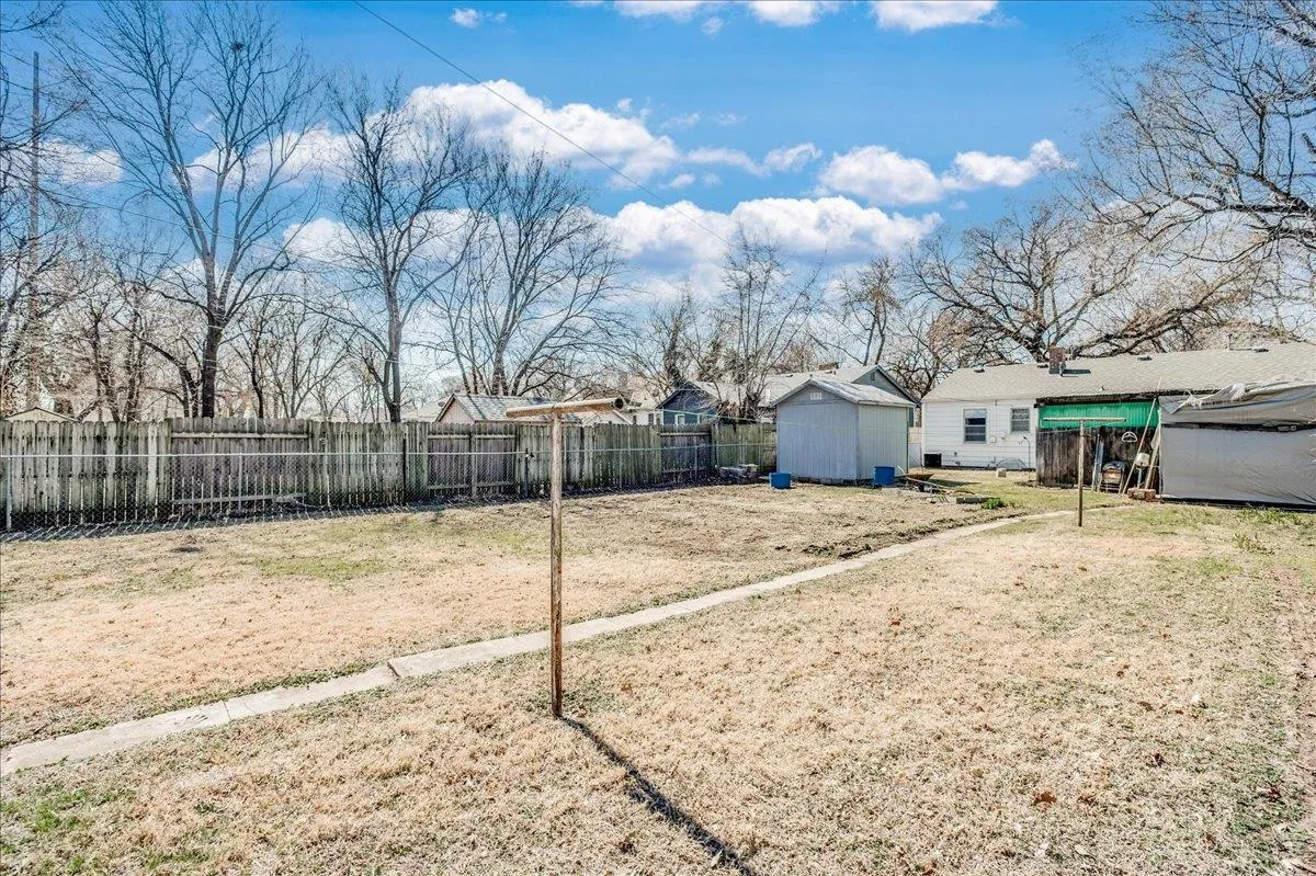 Wichita, Kansas 67211, United States, 2 Bedrooms Bedrooms, ,1 BathroomBathrooms,Residential,Active,84825